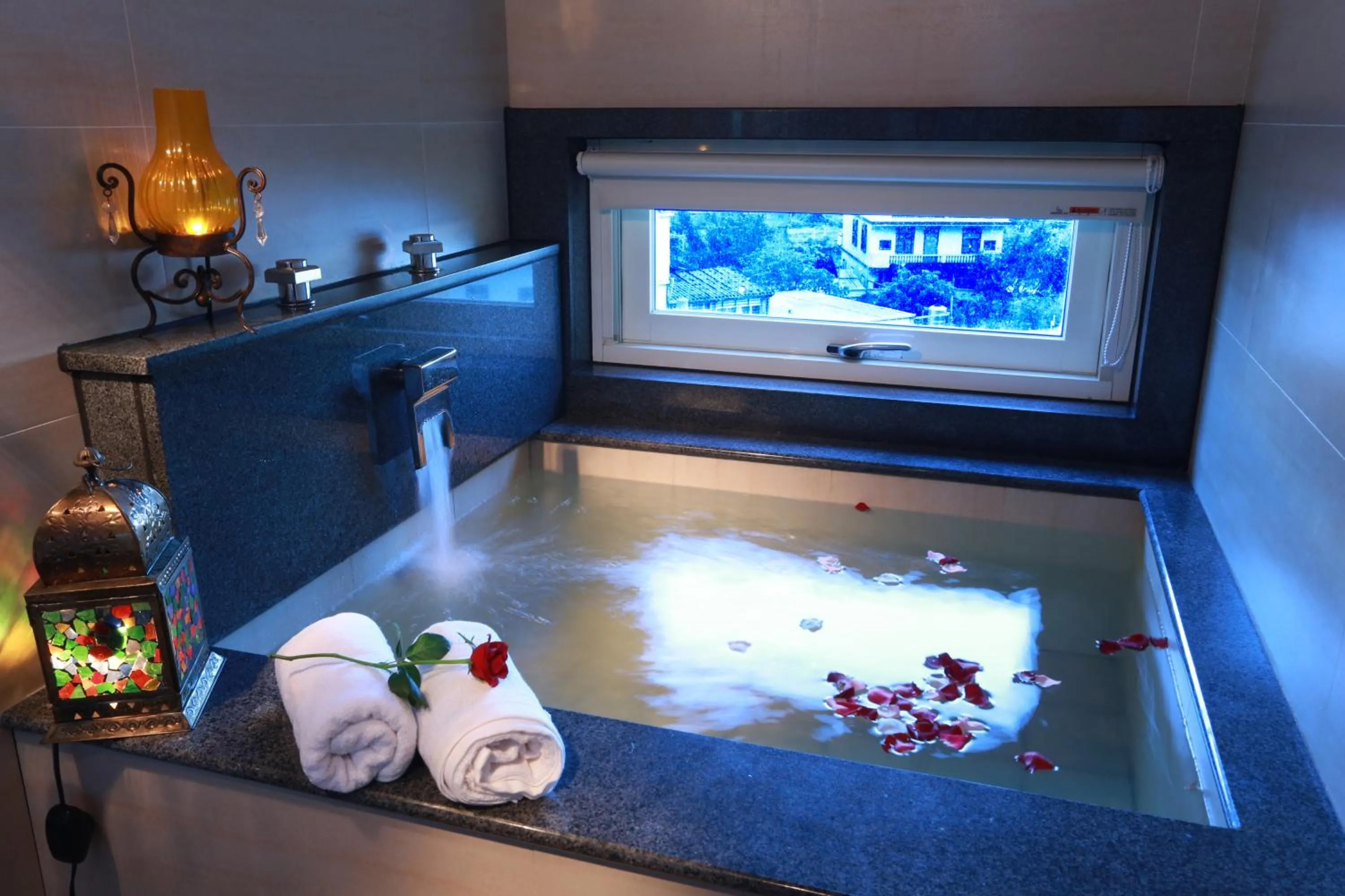 Bathroom in C'est Bon