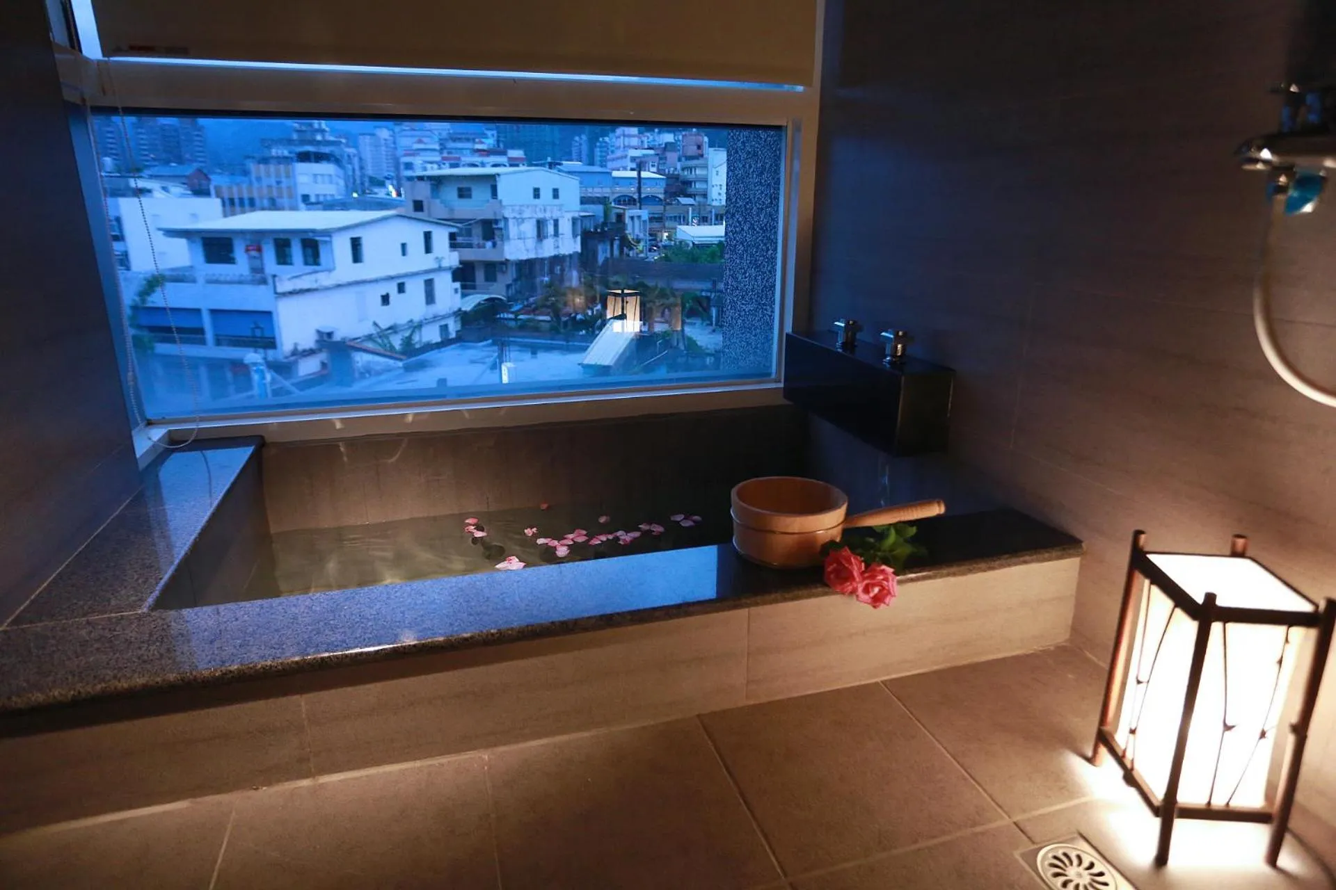 Bathroom in C'est Bon