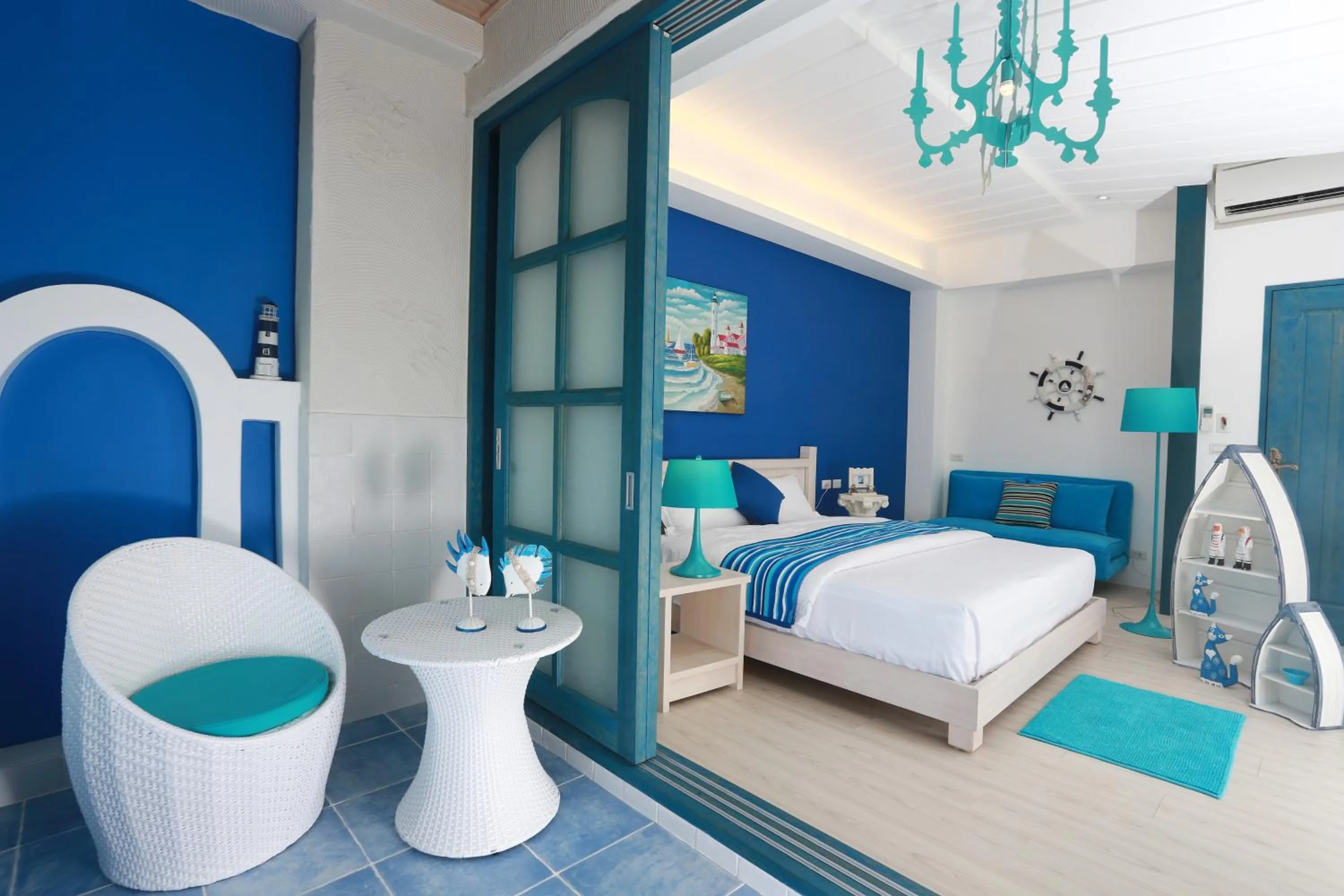 Photo of the whole room in C'est Bon