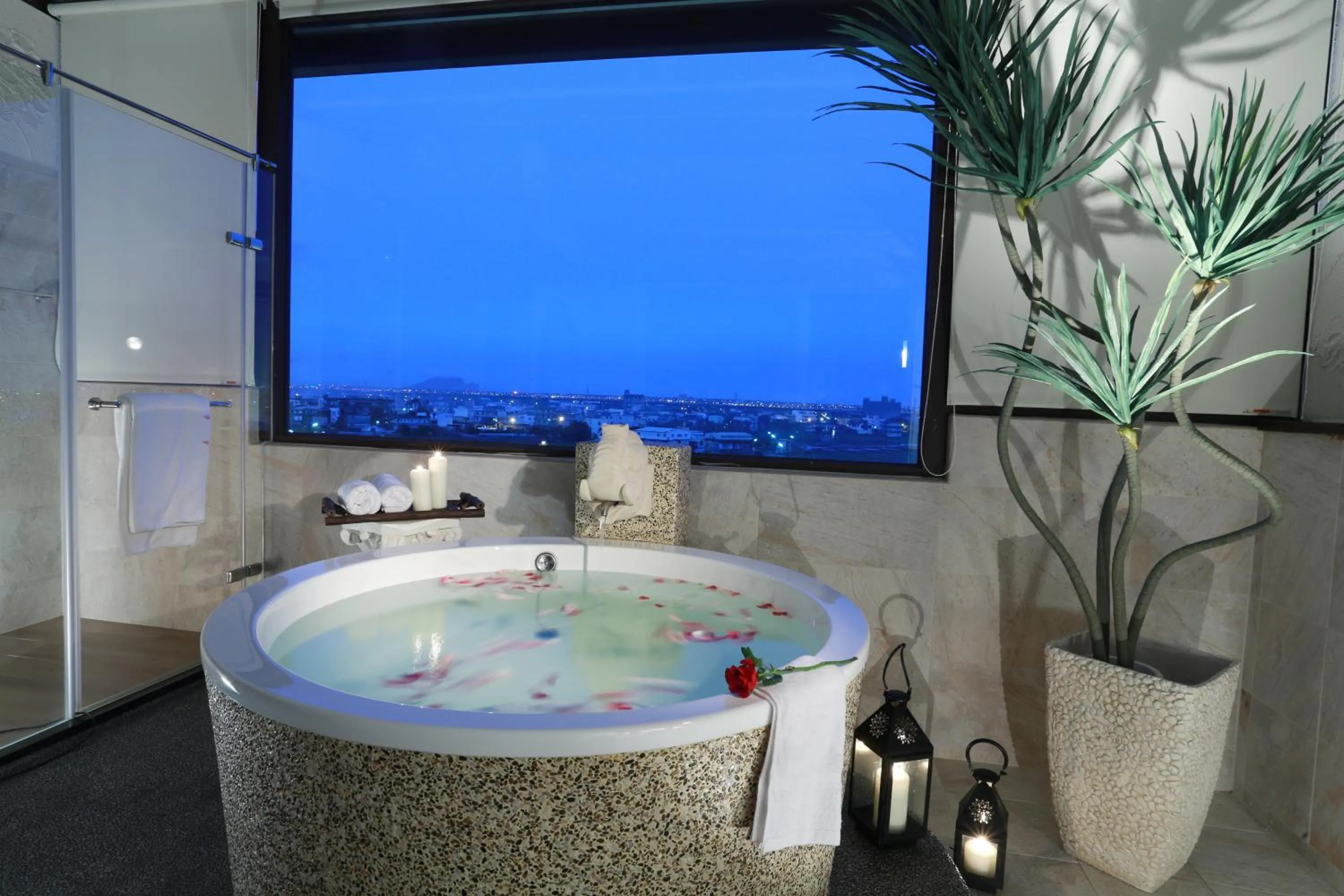 Bathroom in C'est Bon