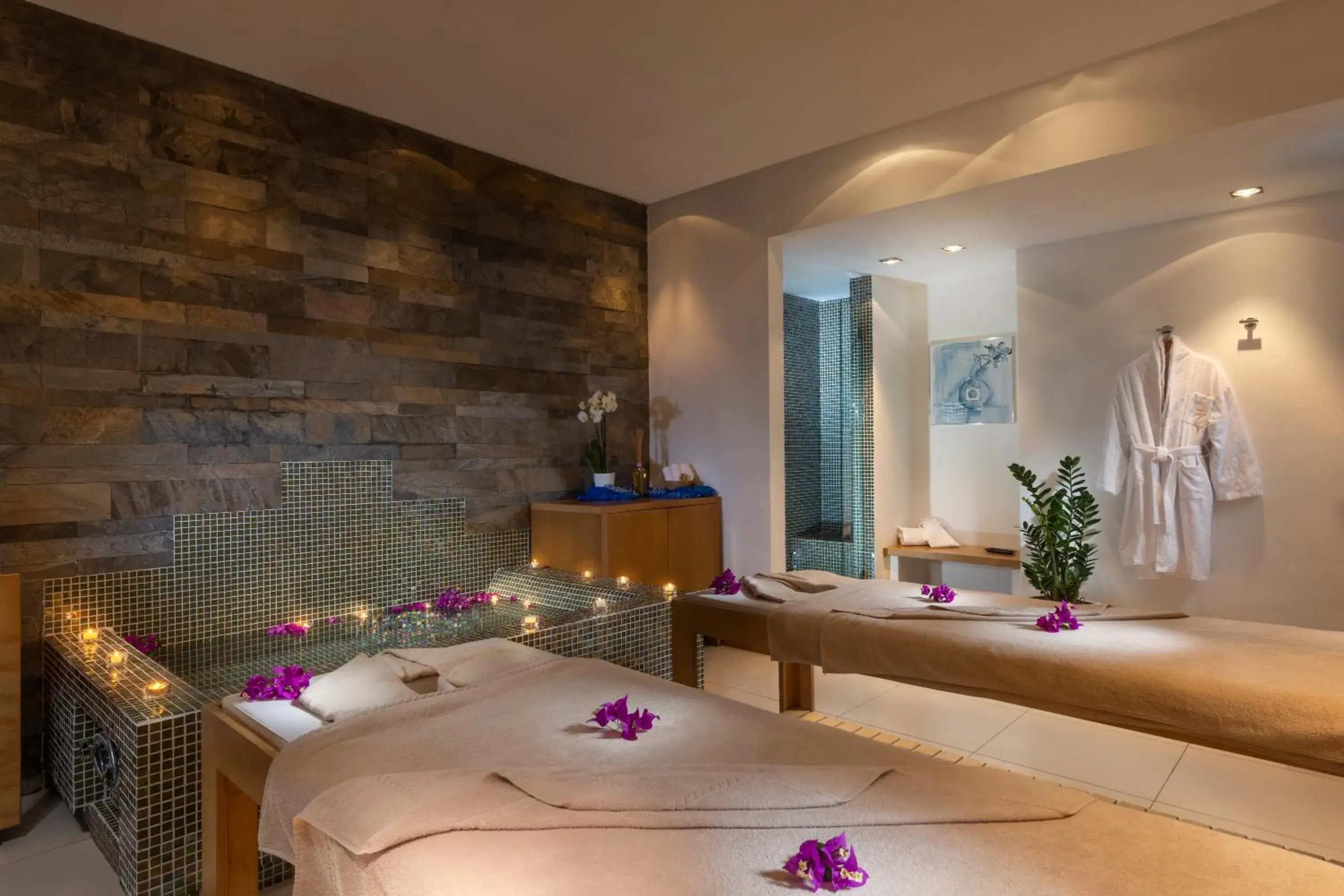 Massage, Bed in Hotel Punta Tragara Massage, Bed in Hotel Punta Tragara