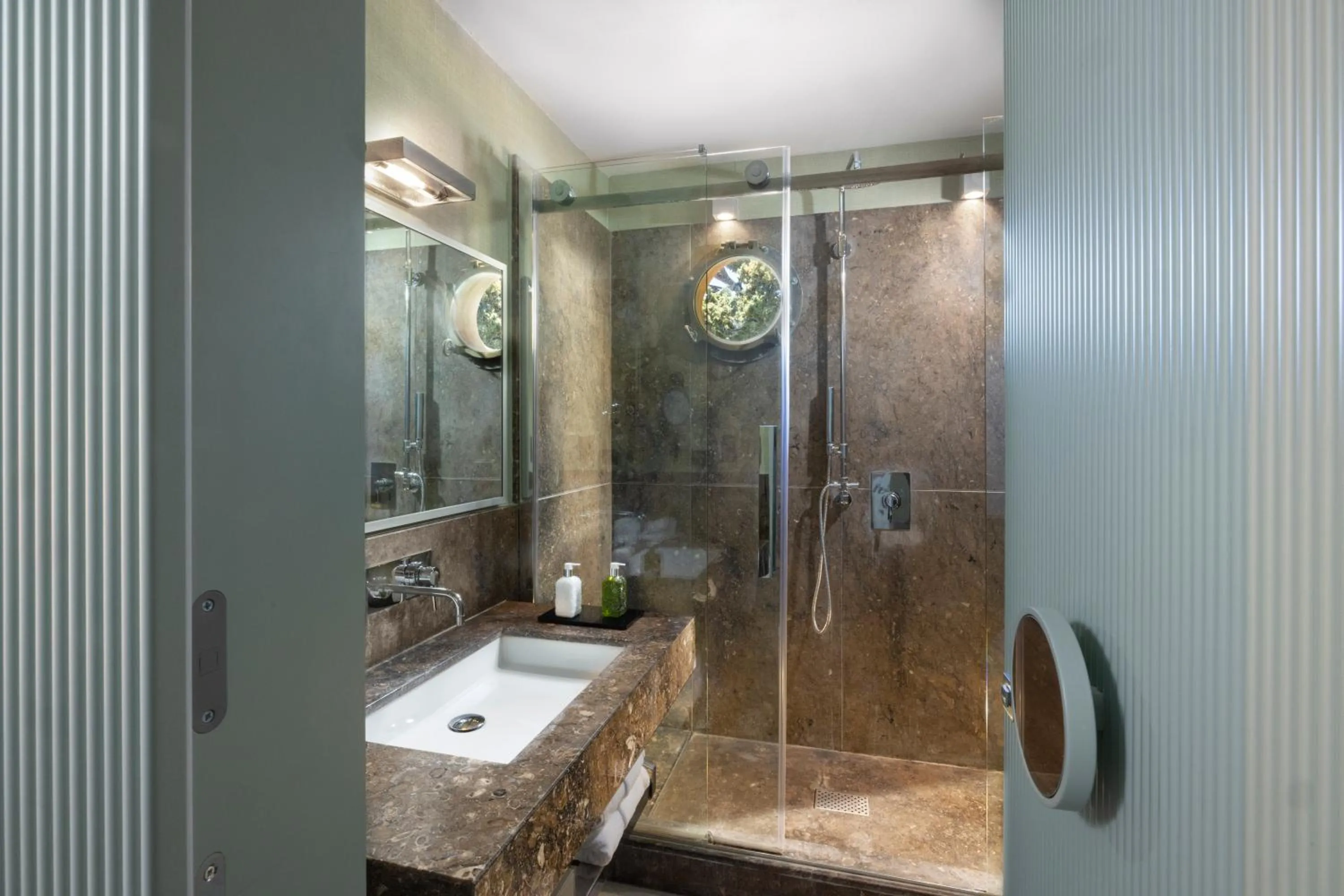 Shower in Hotel Punta Tragara