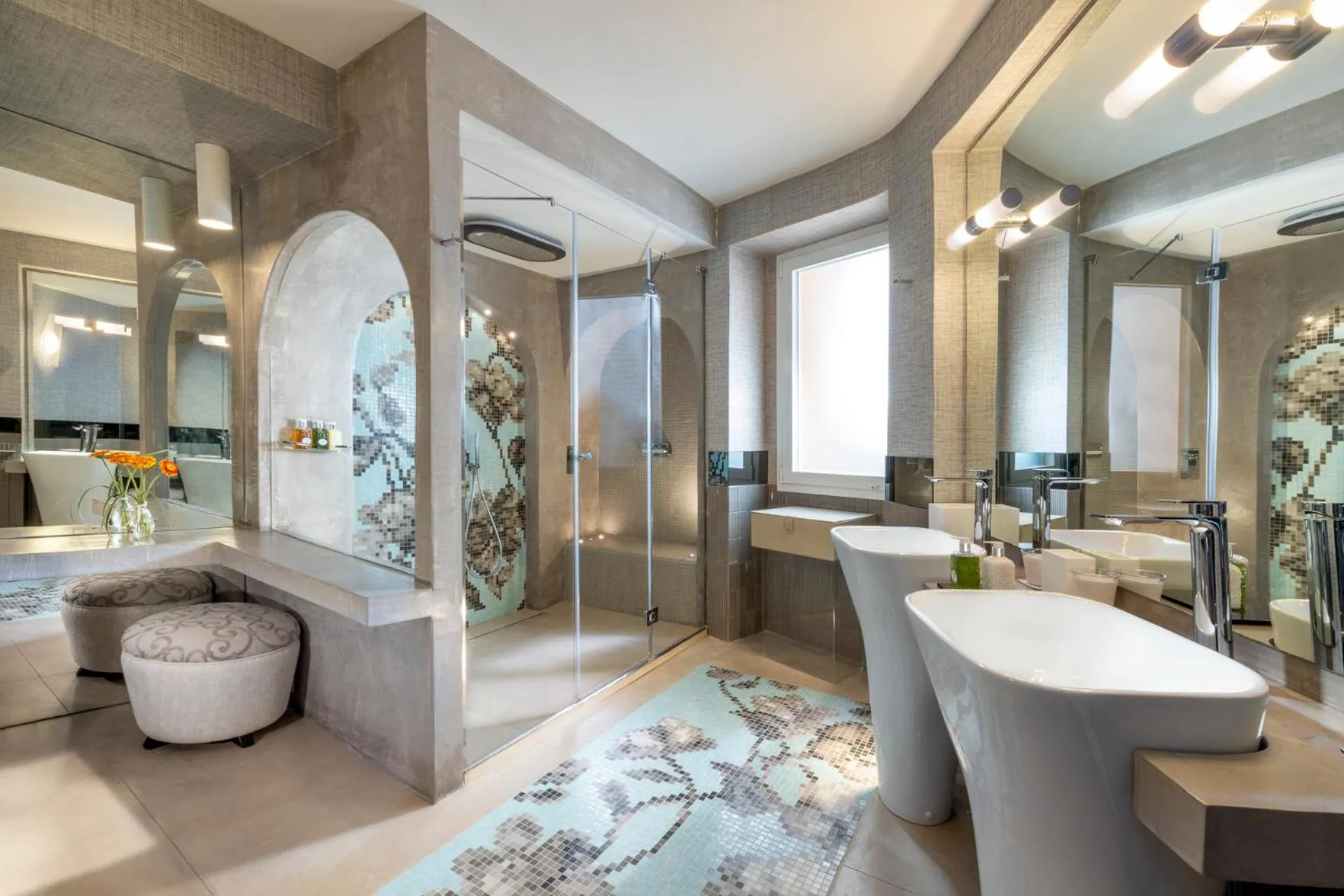 Shower in Hotel Punta Tragara