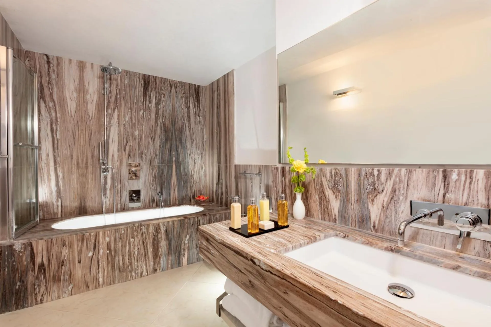 Photo of the whole room in Hotel Punta Tragara