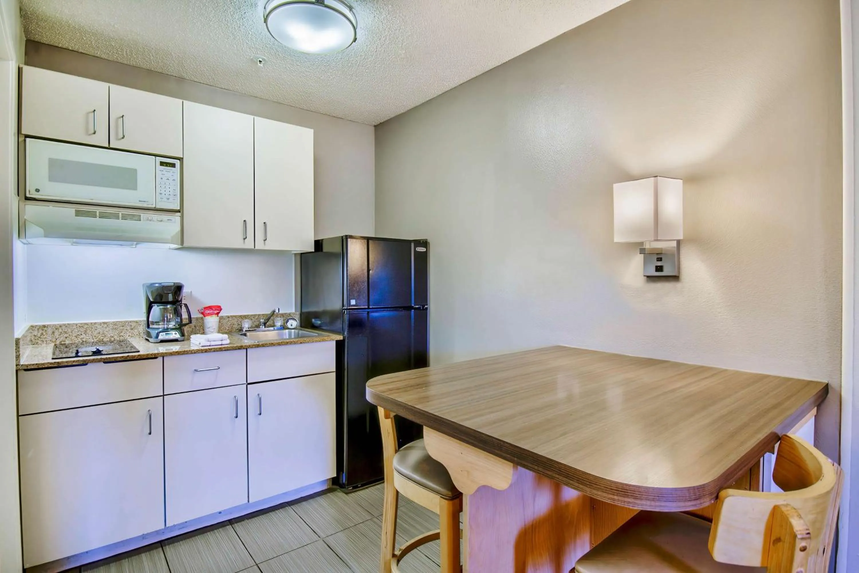 Kitchen or kitchenette in Studio 6-Phoenix, AZ - Deer Valley