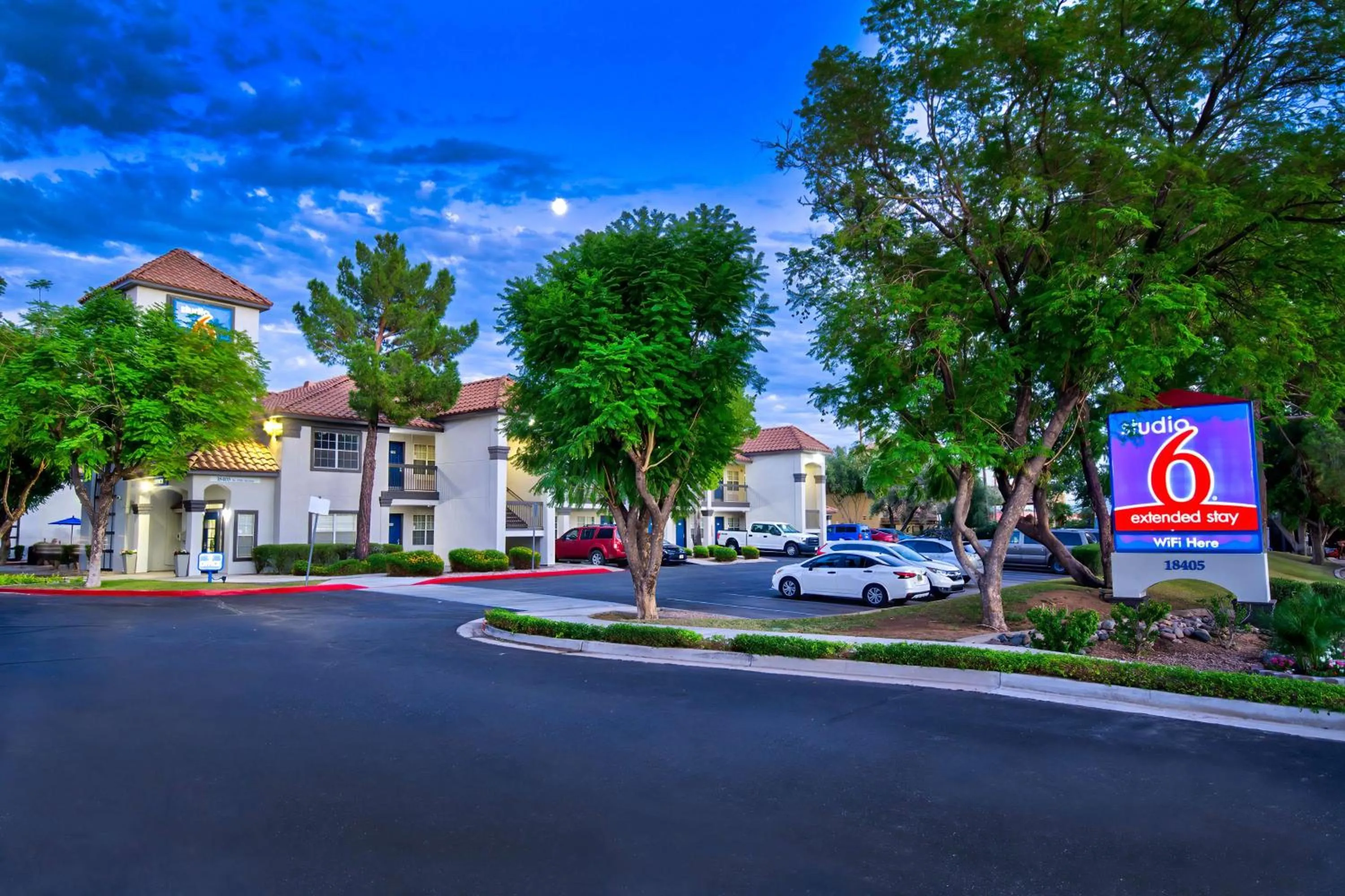 Property building in Studio 6-Phoenix, AZ - Deer Valley