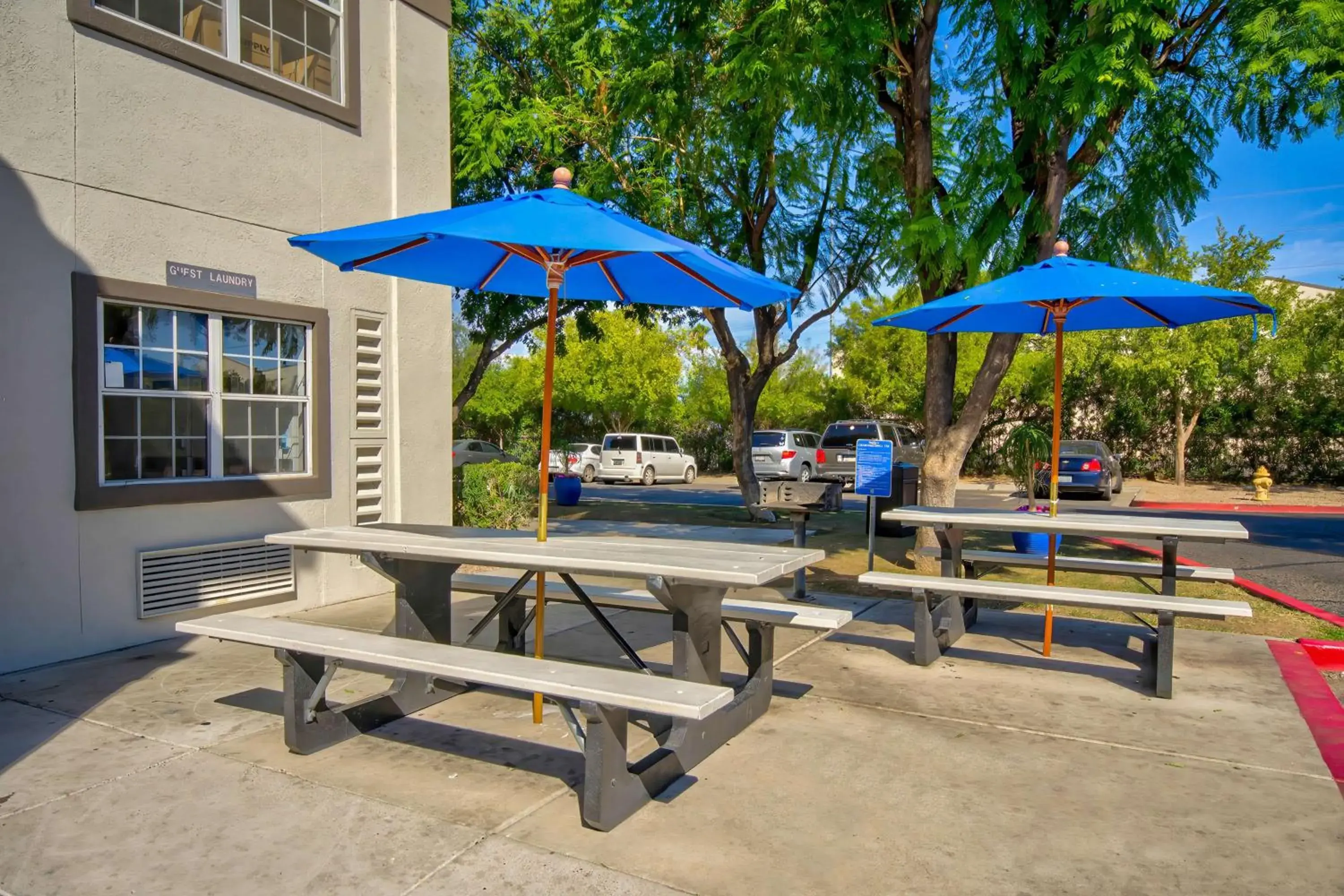 Property building in Studio 6-Phoenix, AZ - Deer Valley Property building in Studio 6-Phoenix, AZ - Deer Valley