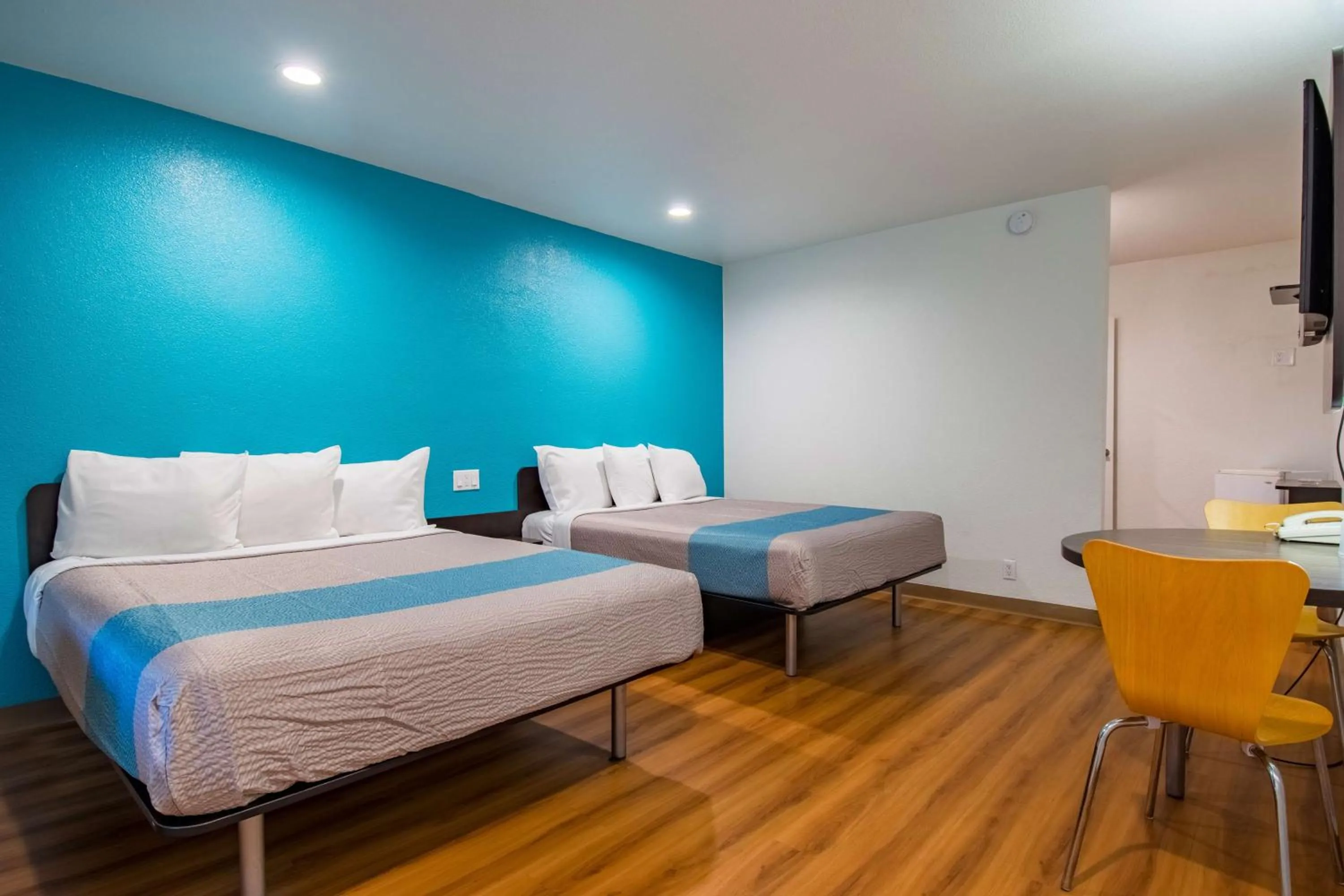 Bedroom, Bed in Motel 6-San Bernardino, CA - Downtown