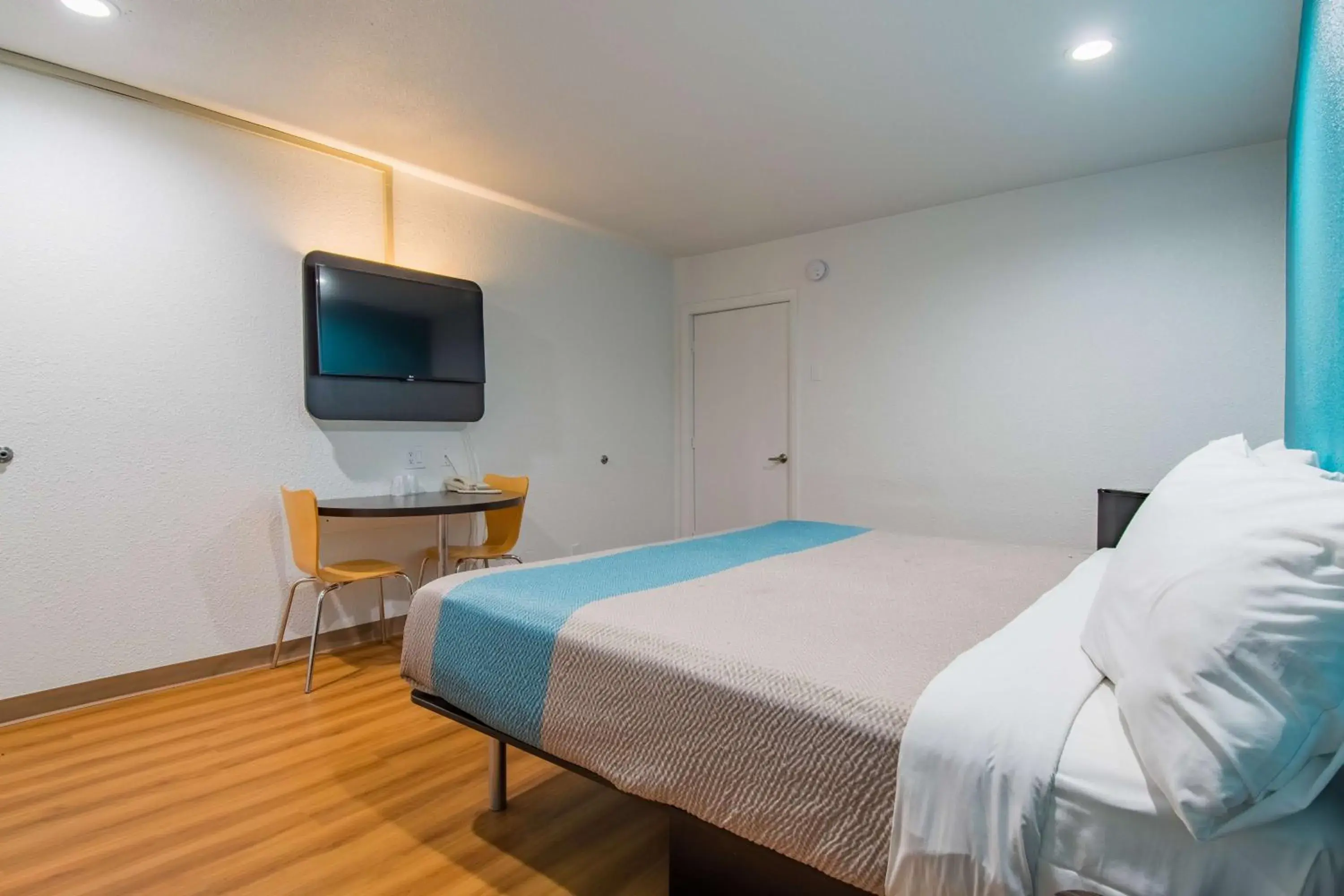 TV and multimedia, Bed in Motel 6-San Bernardino, CA - Downtown TV and multimedia, Bed in Motel 6-San Bernardino, CA - Downtown