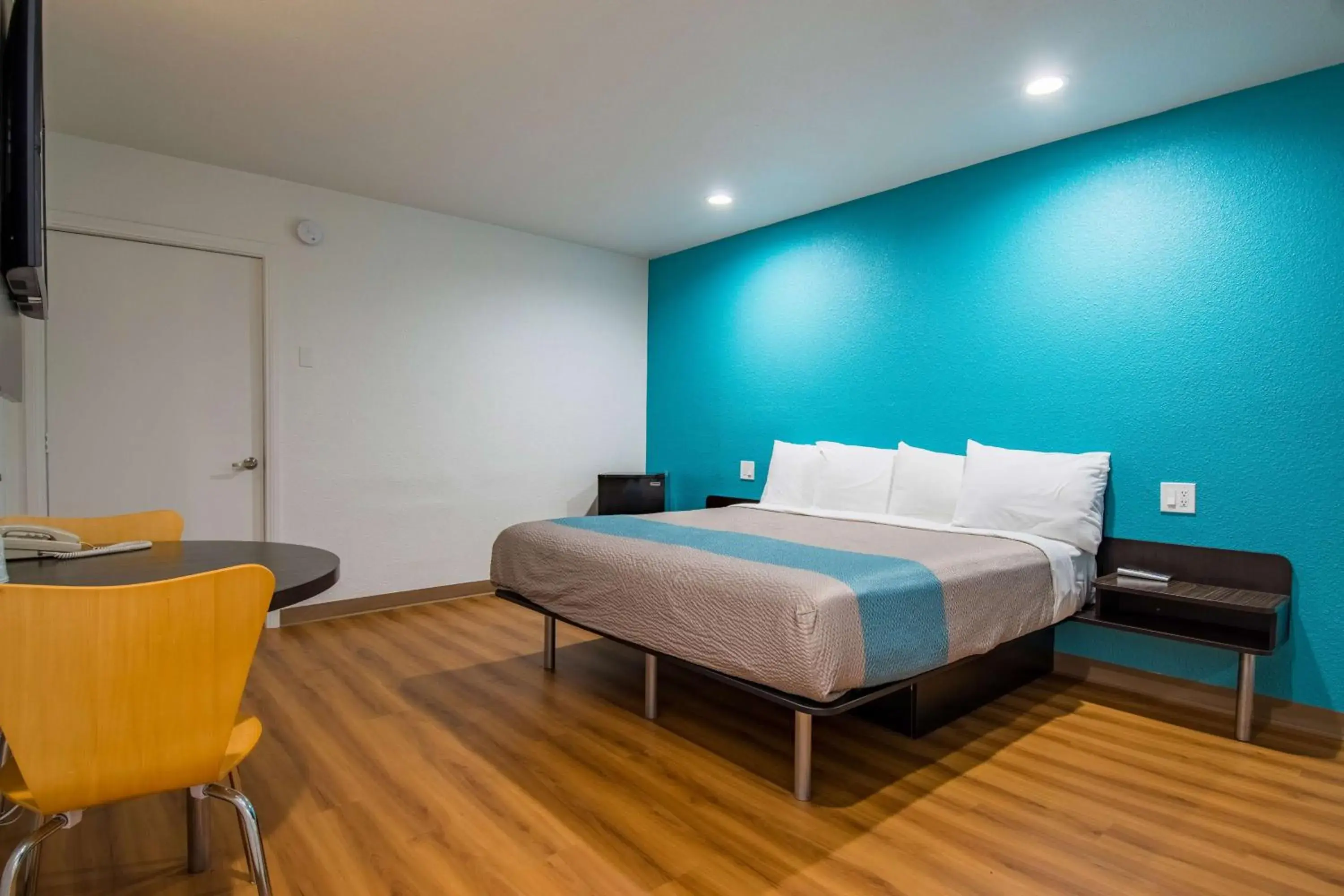 Bedroom, Bed in Motel 6-San Bernardino, CA - Downtown Bedroom, Bed in Motel 6-San Bernardino, CA - Downtown