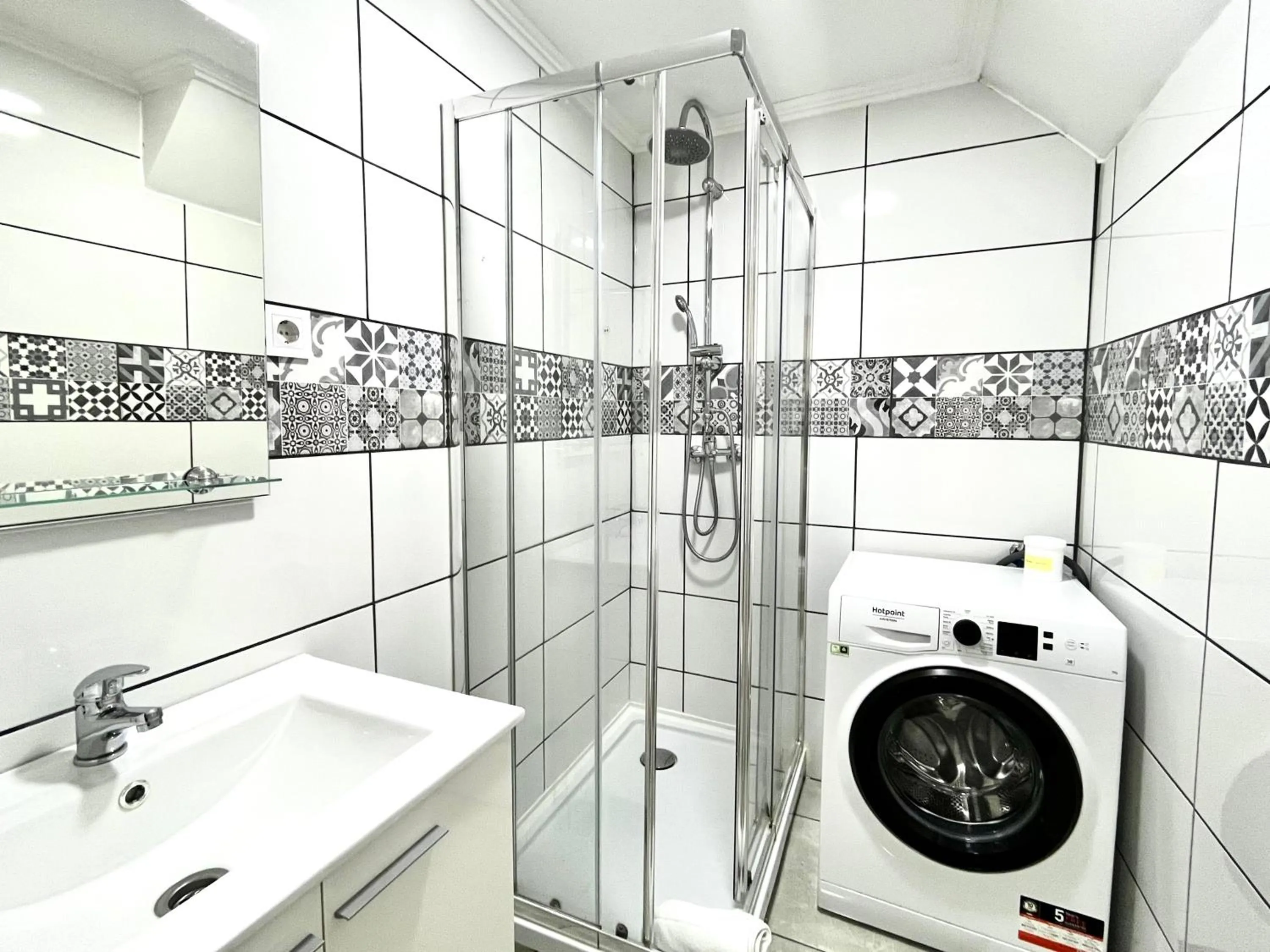 Bathroom in Apartments Center Alfama