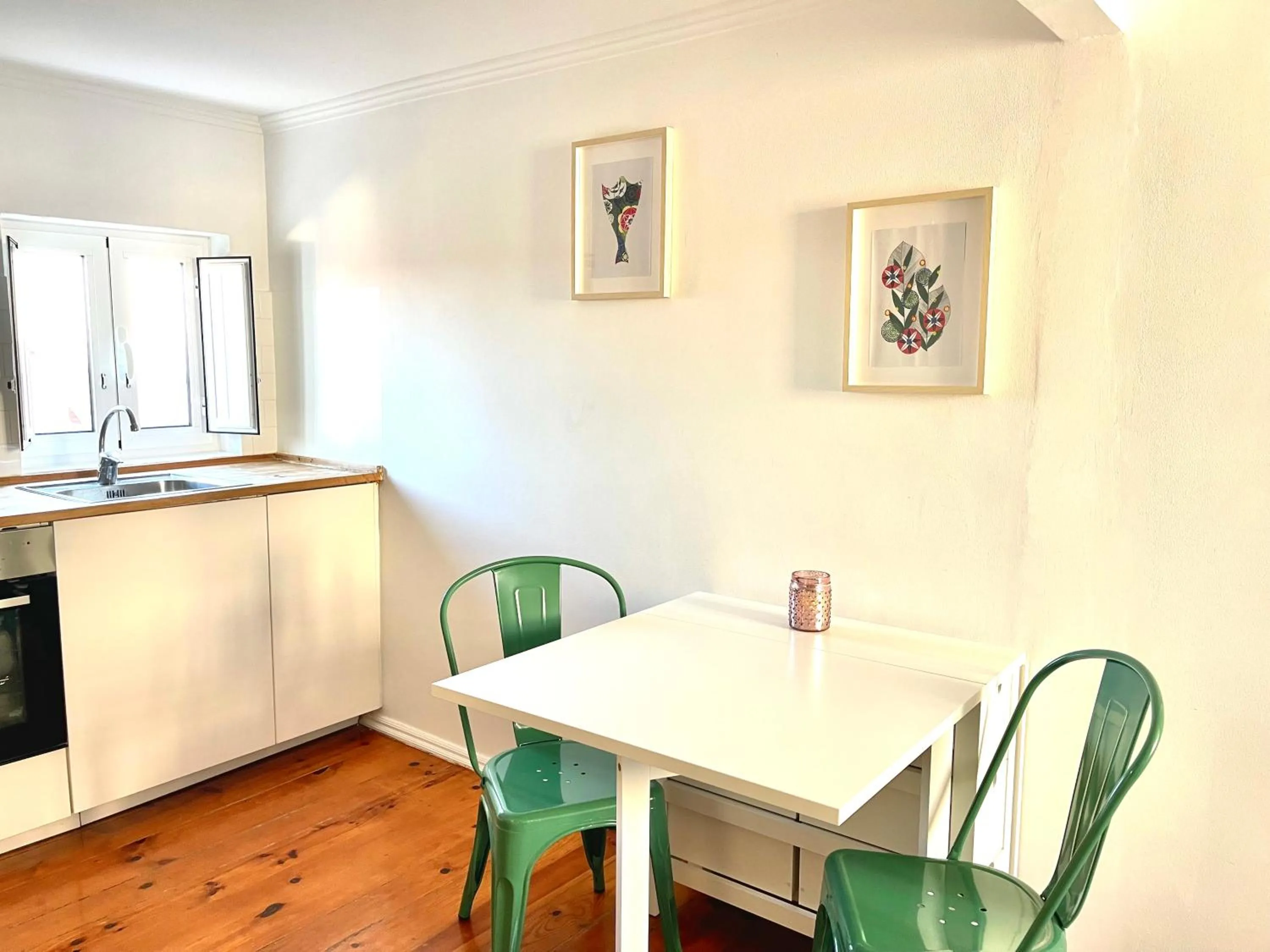 Dining area in Apartments Center Alfama