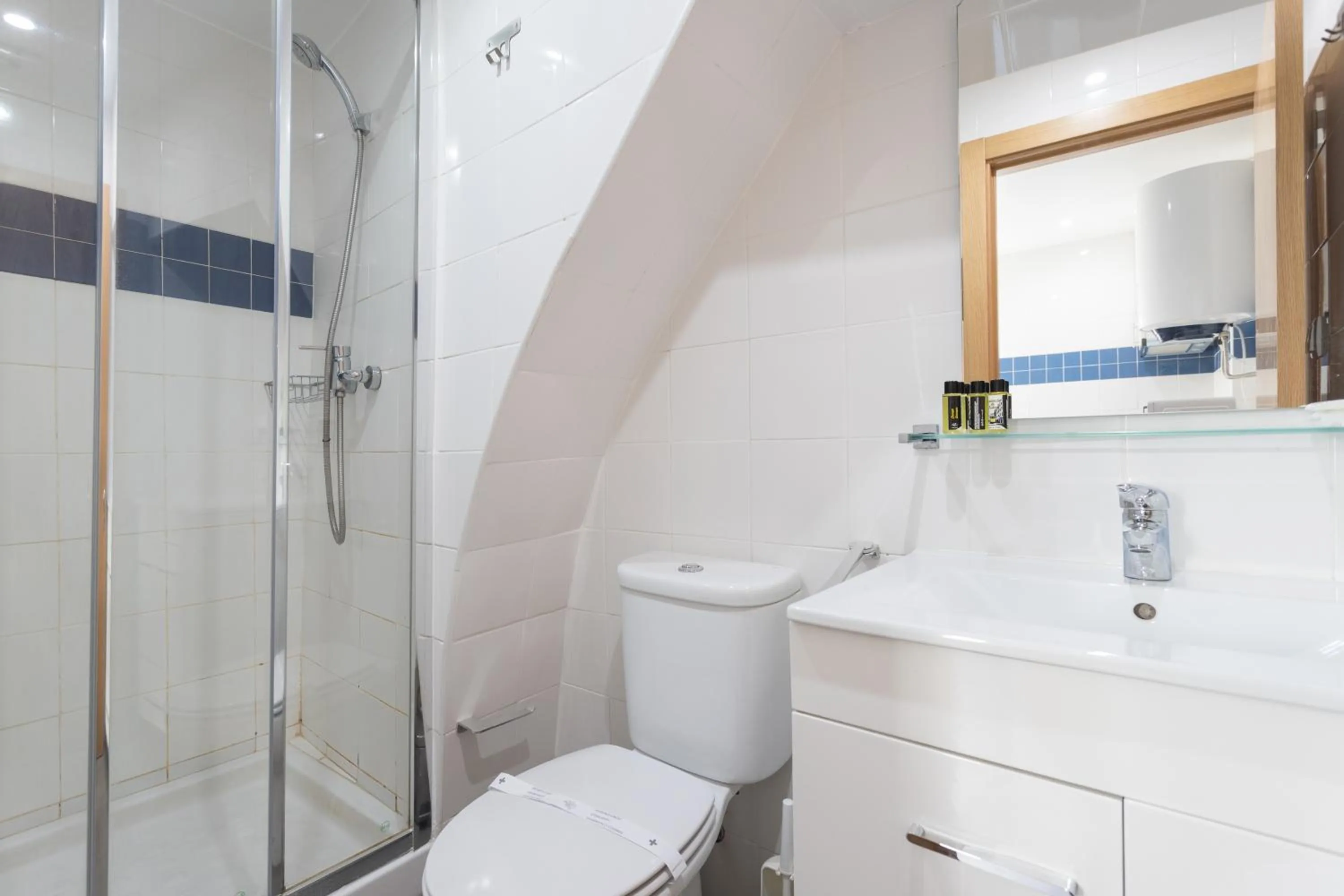 Bathroom in Apartments Center Alfama