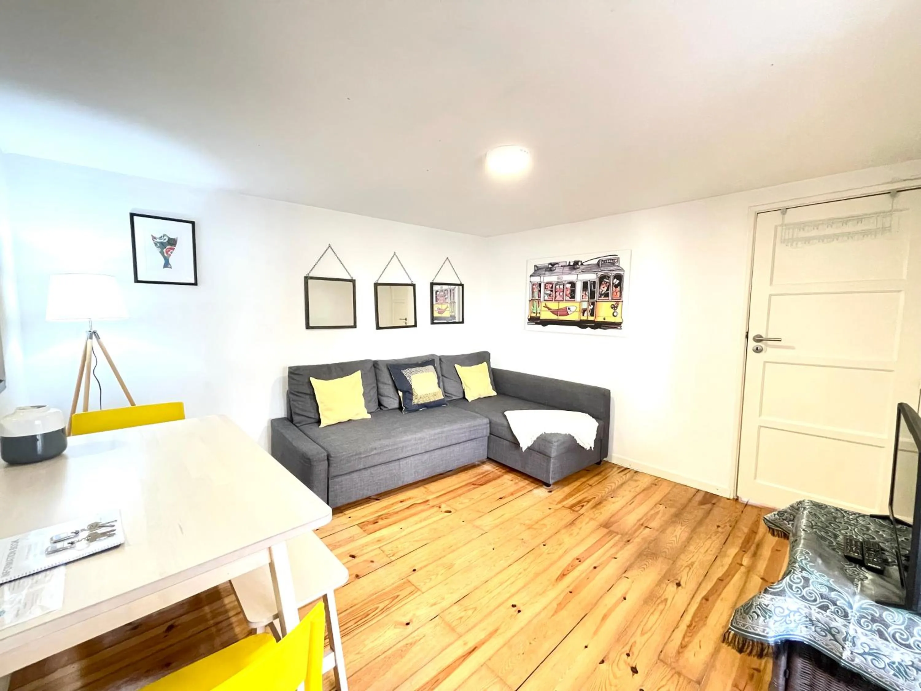 TV and multimedia in Apartments Center Alfama