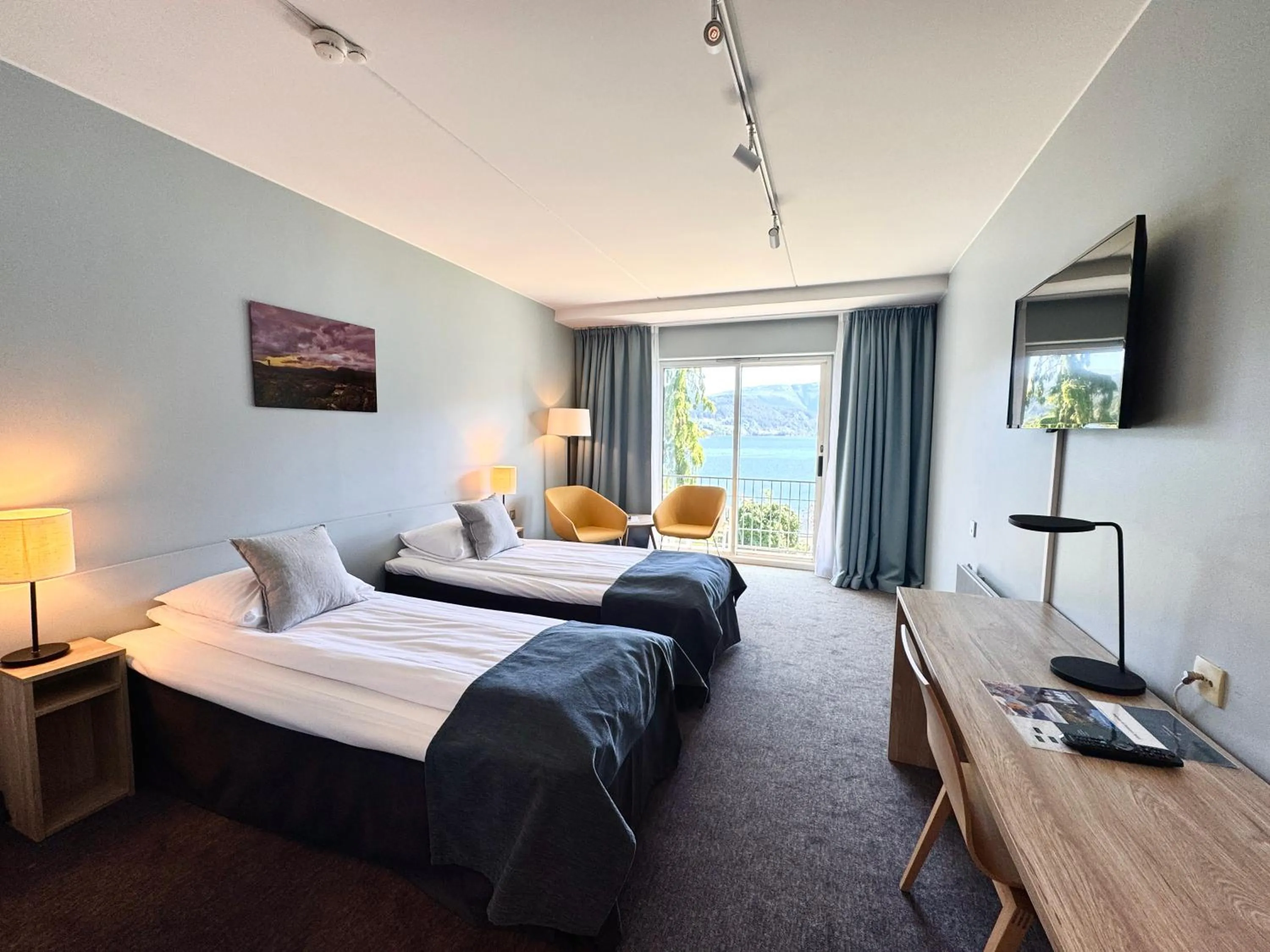 Photo of the whole room, Bed in Brakanes Hotel