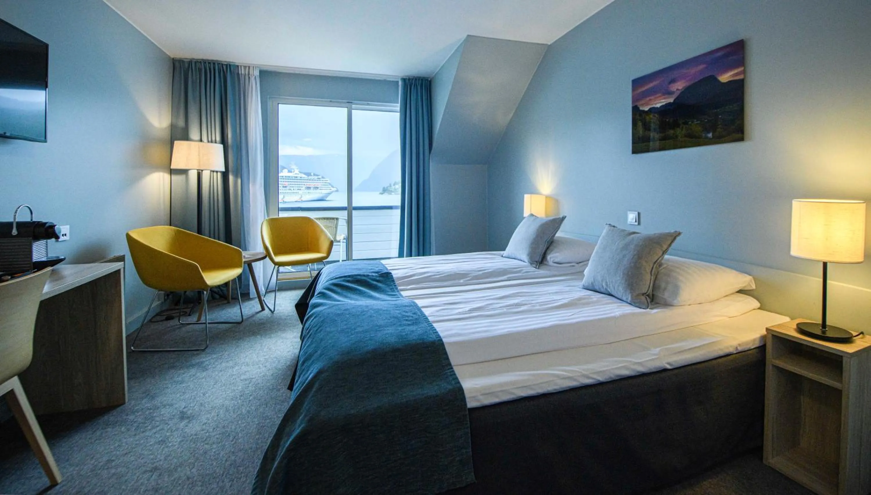 Bed in Brakanes Hotel