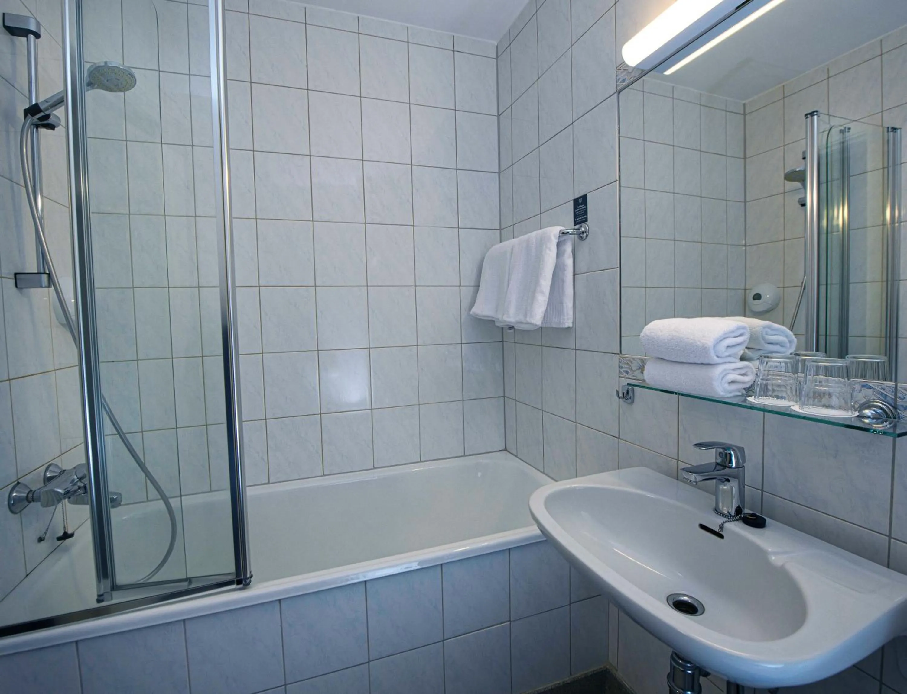 Bathroom in Brakanes Hotel