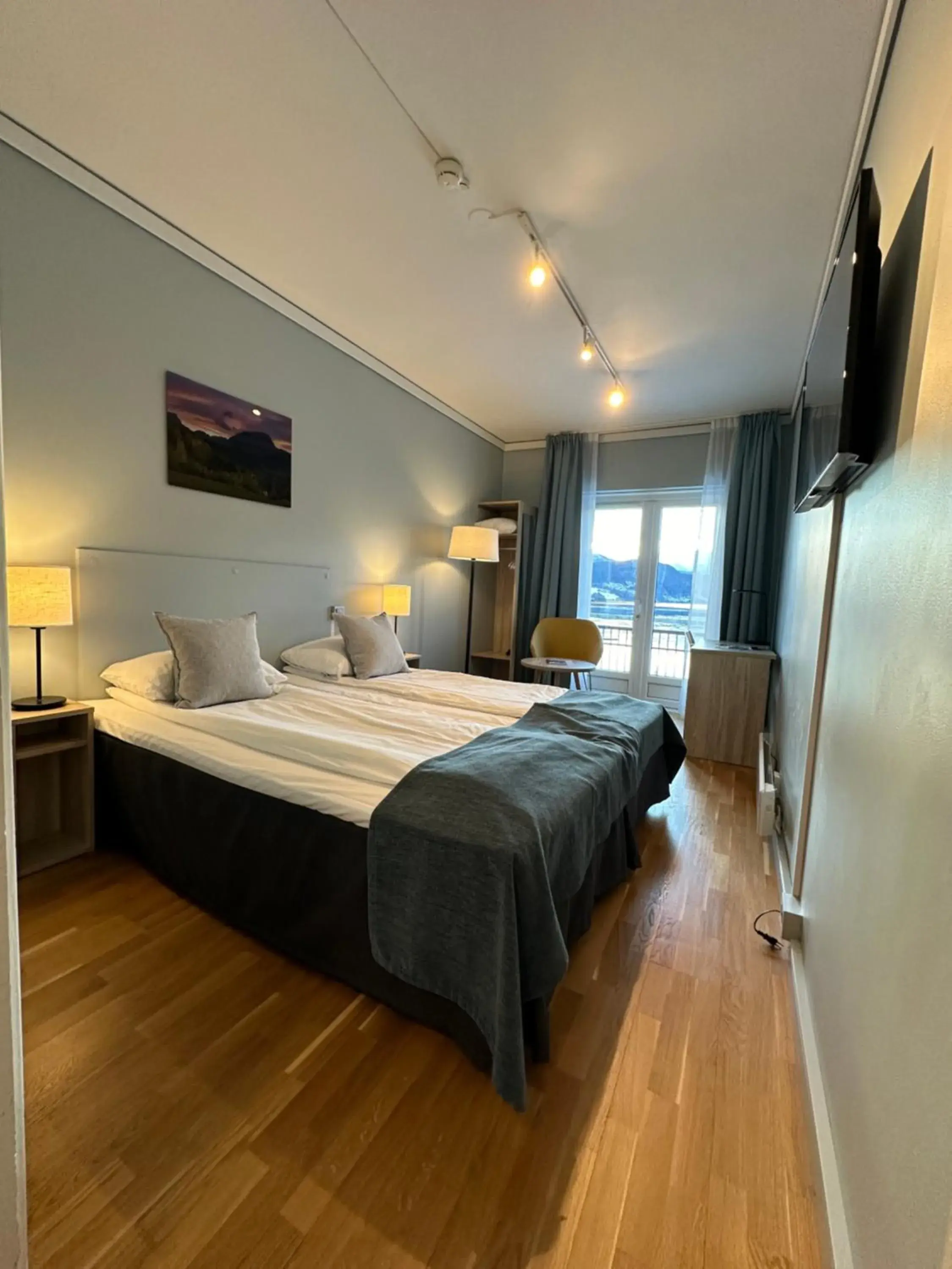 Photo of the whole room, Bed in Brakanes Hotel Photo of the whole room, Bed in Brakanes Hotel