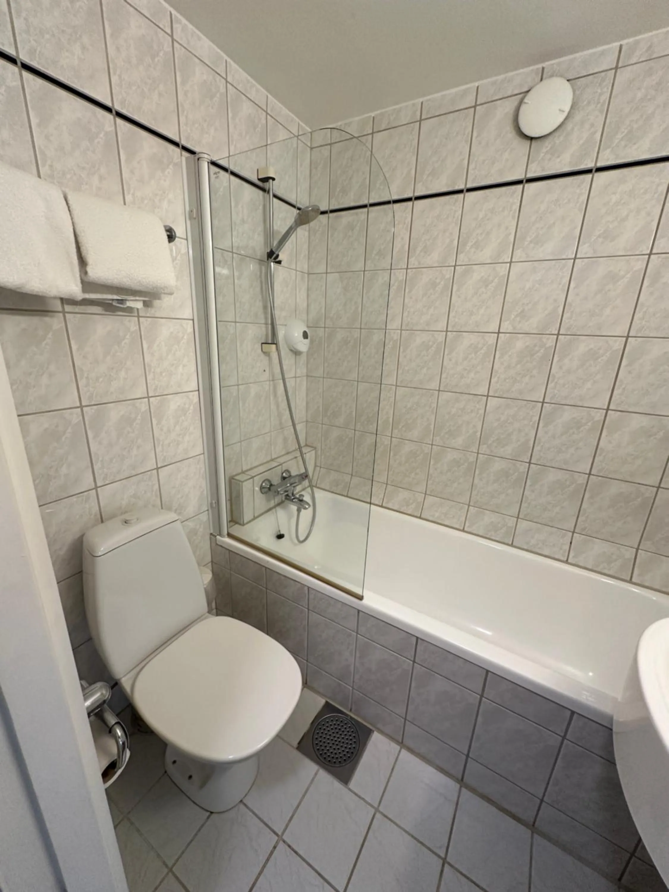 Shower in Brakanes Hotel