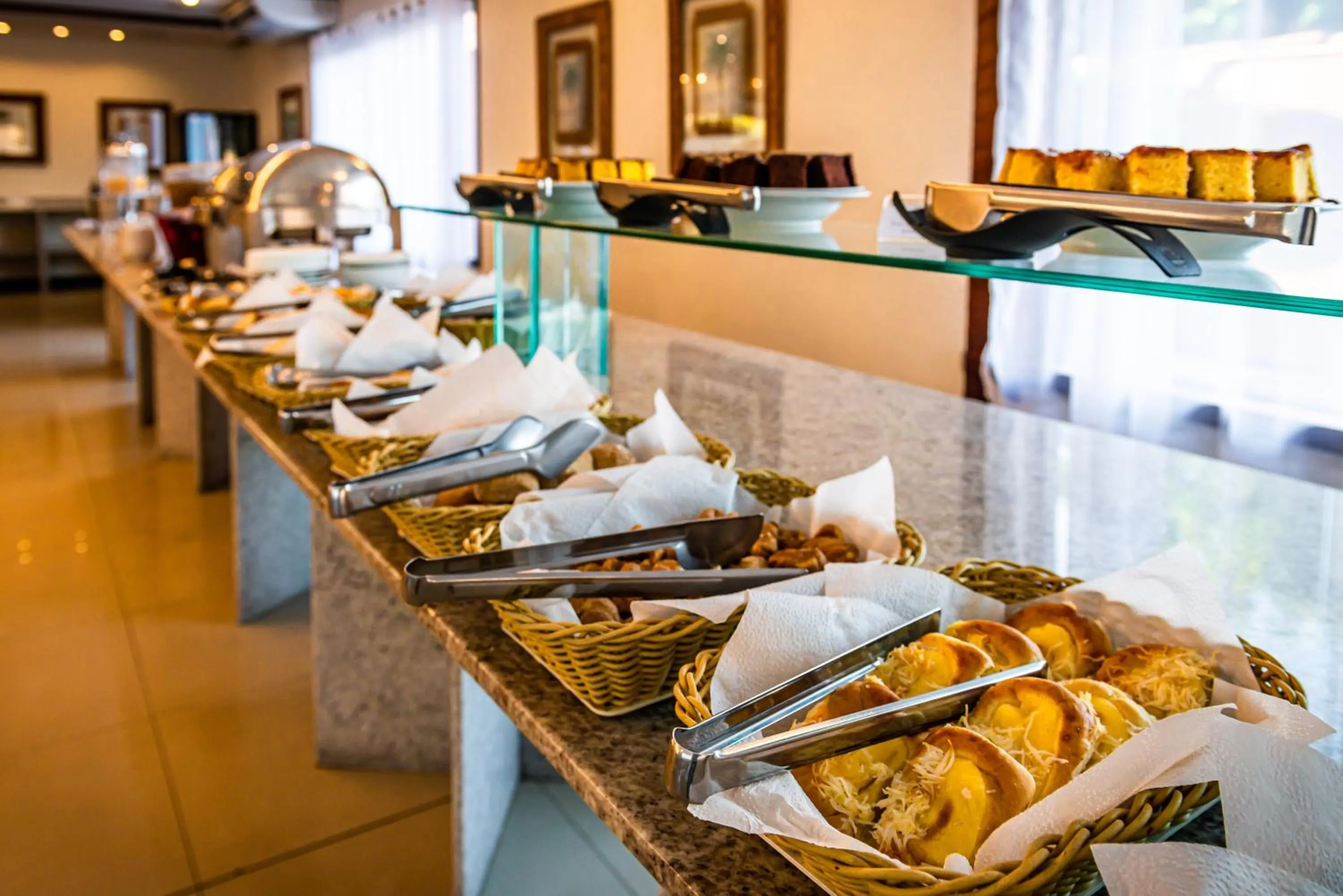 Buffet breakfast in Hotel Ferradura Resort