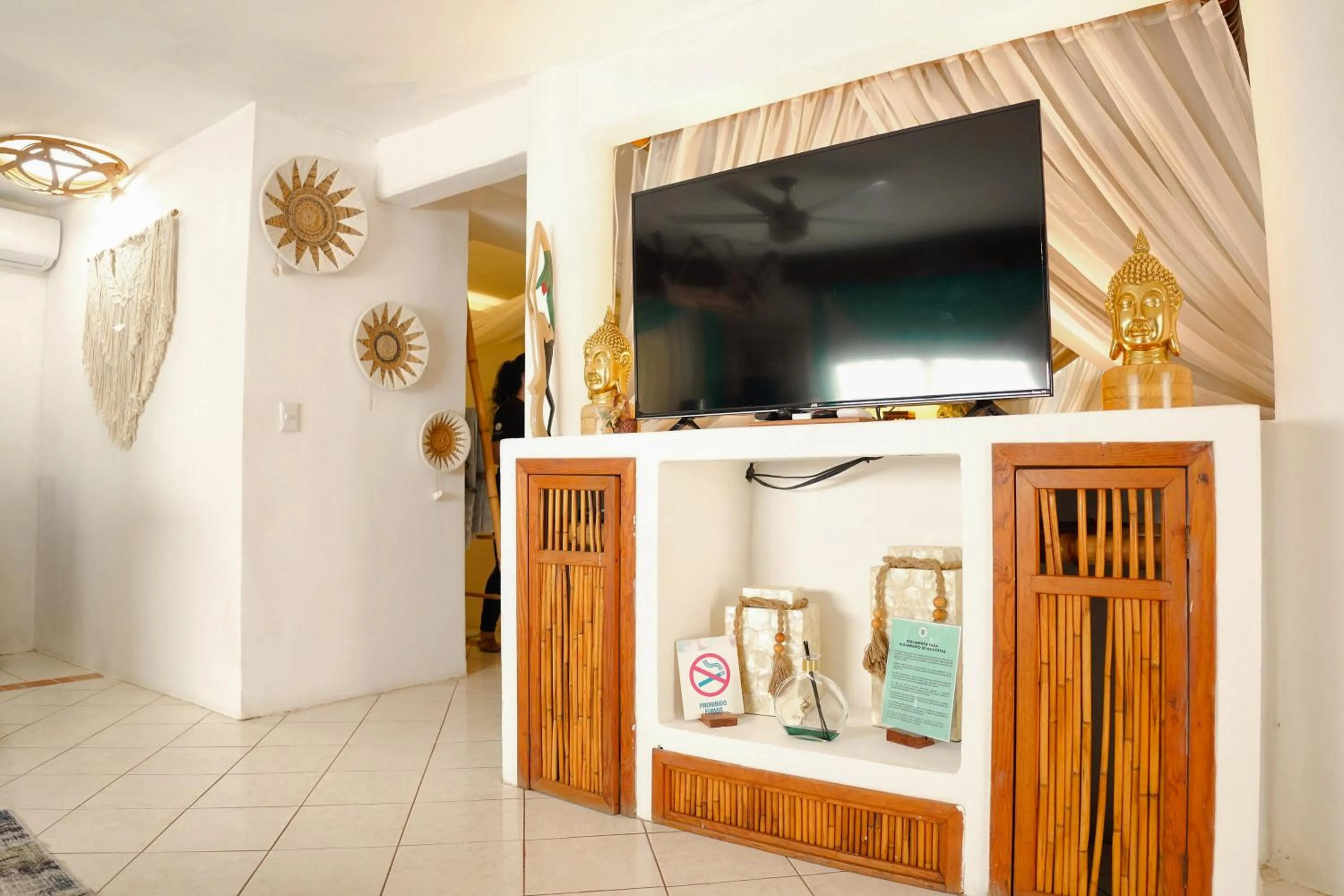 TV and multimedia in Monyoli Hotel & Boutique