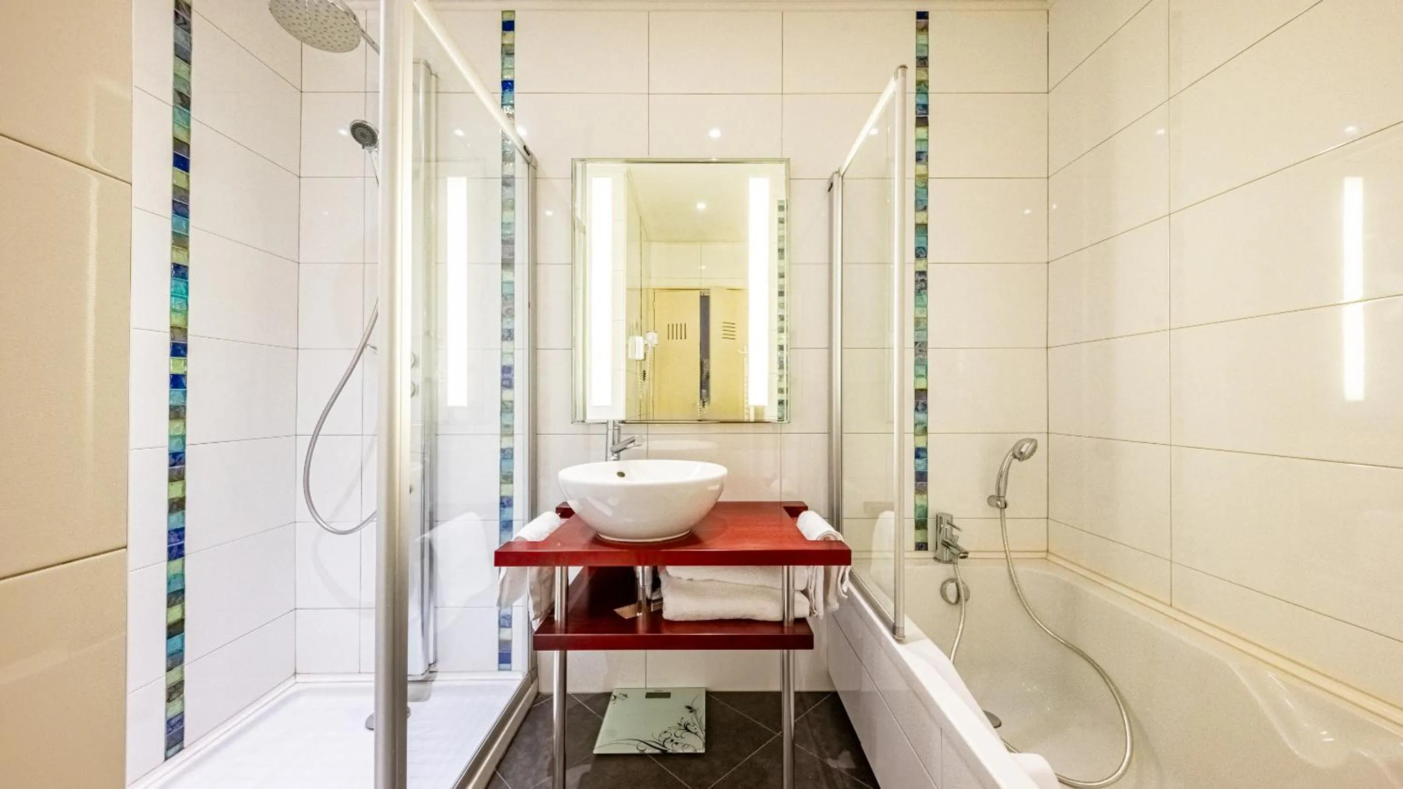 Bathroom in Hotel Relais De La Cote D'or