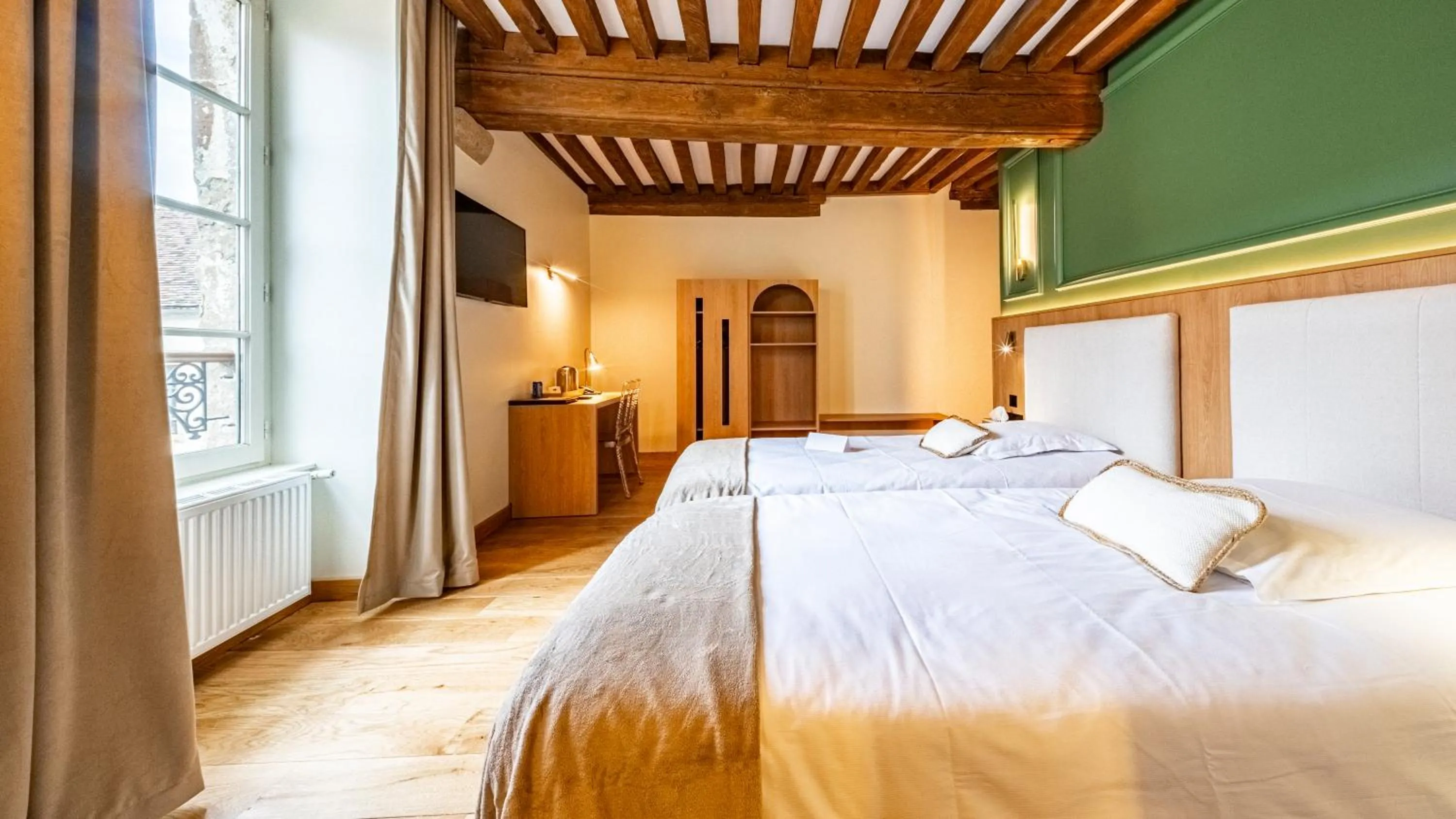 Bedroom, Bed in Hotel Relais De La Cote D'or