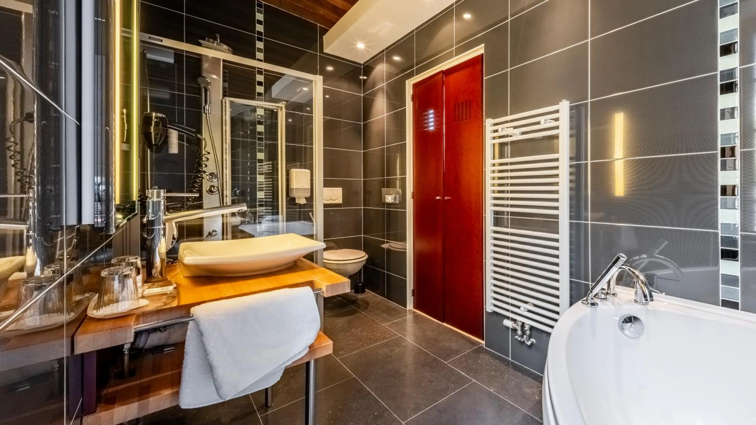 Bathroom in Hotel Relais De La Cote D'or