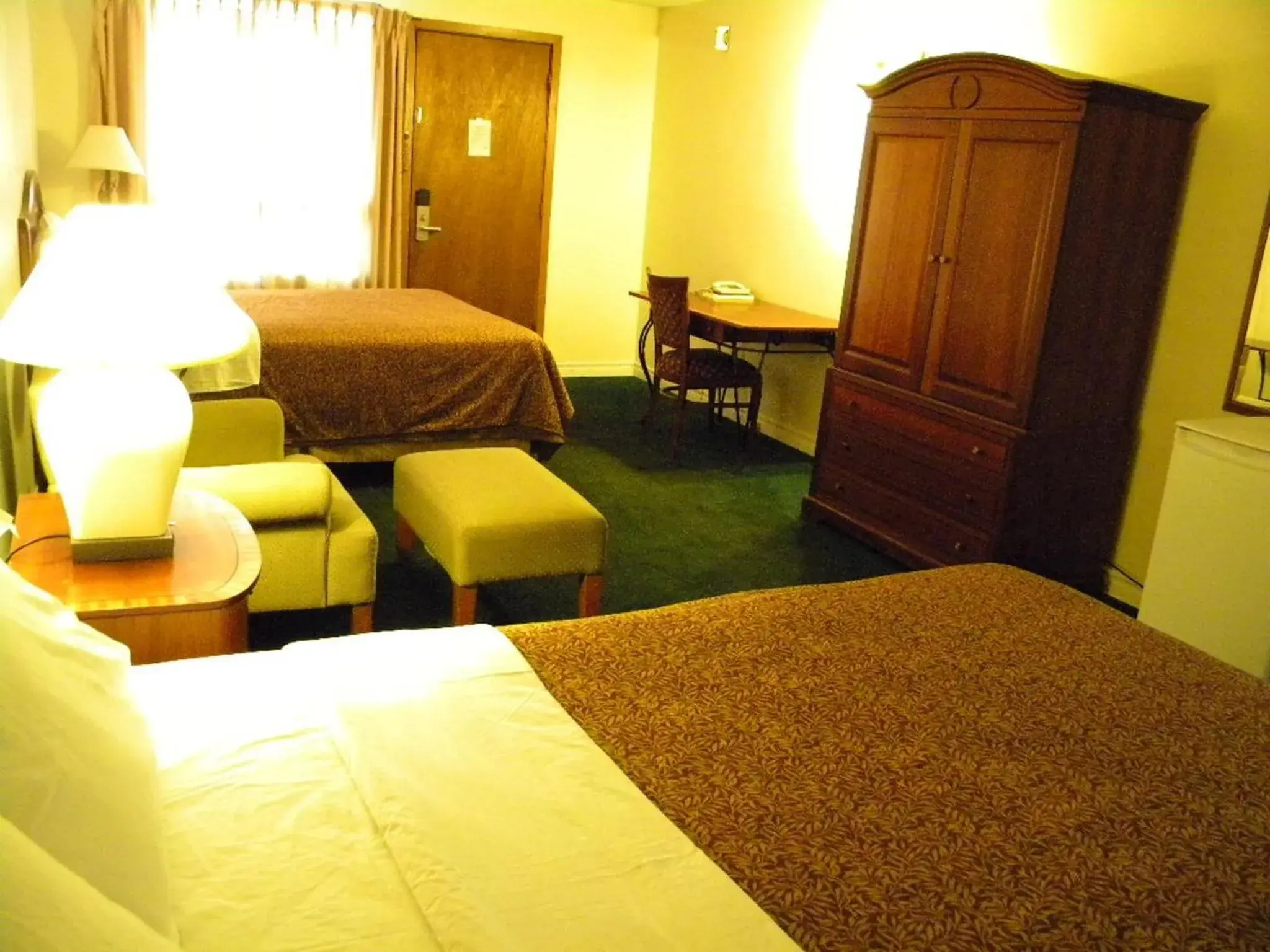 Photo of the whole room, Bed in Fairway Inn by the Falls Photo of the whole room, Bed in Fairway Inn by the Falls