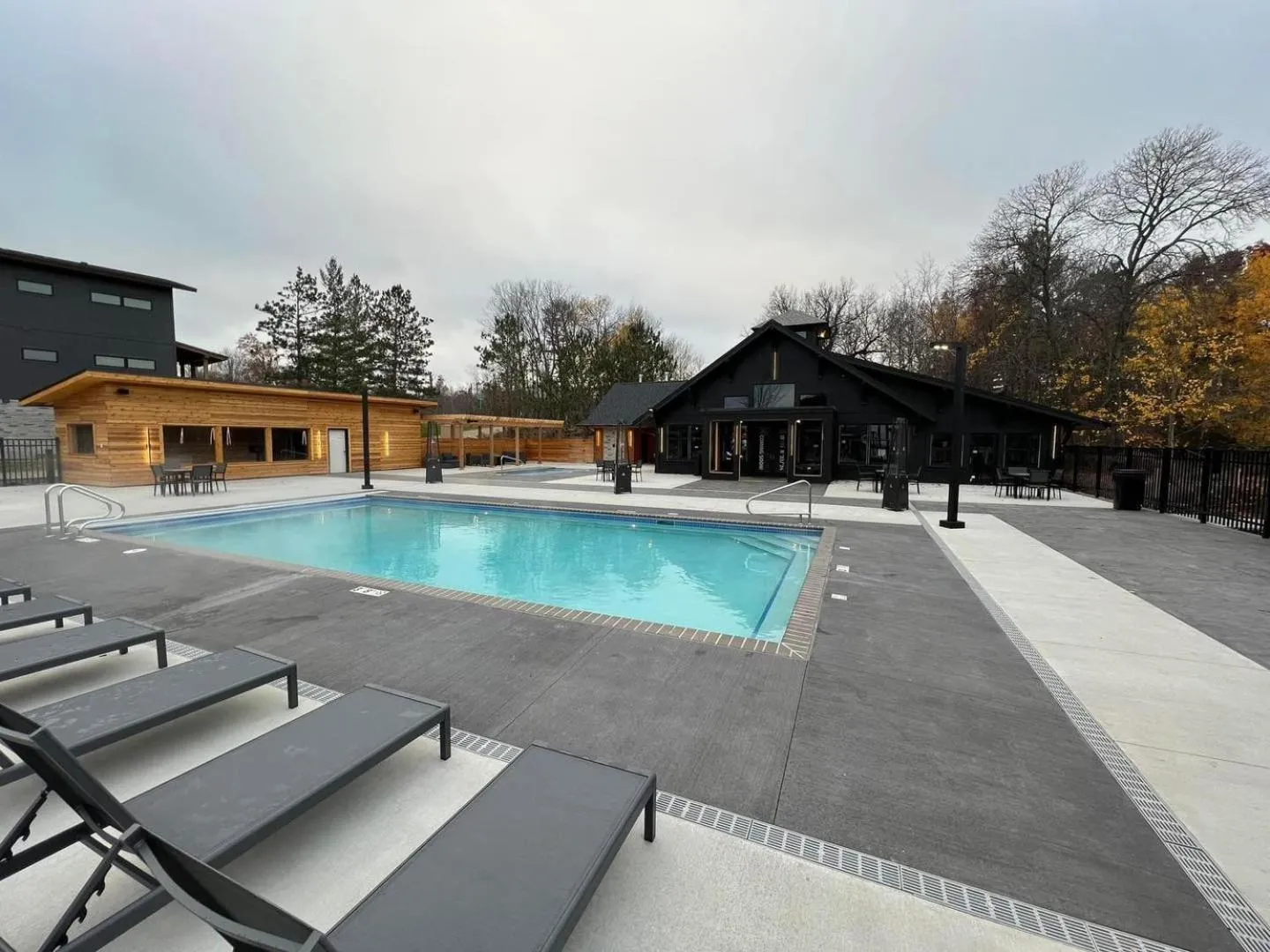 Swimming pool in Quarterdeck Resort