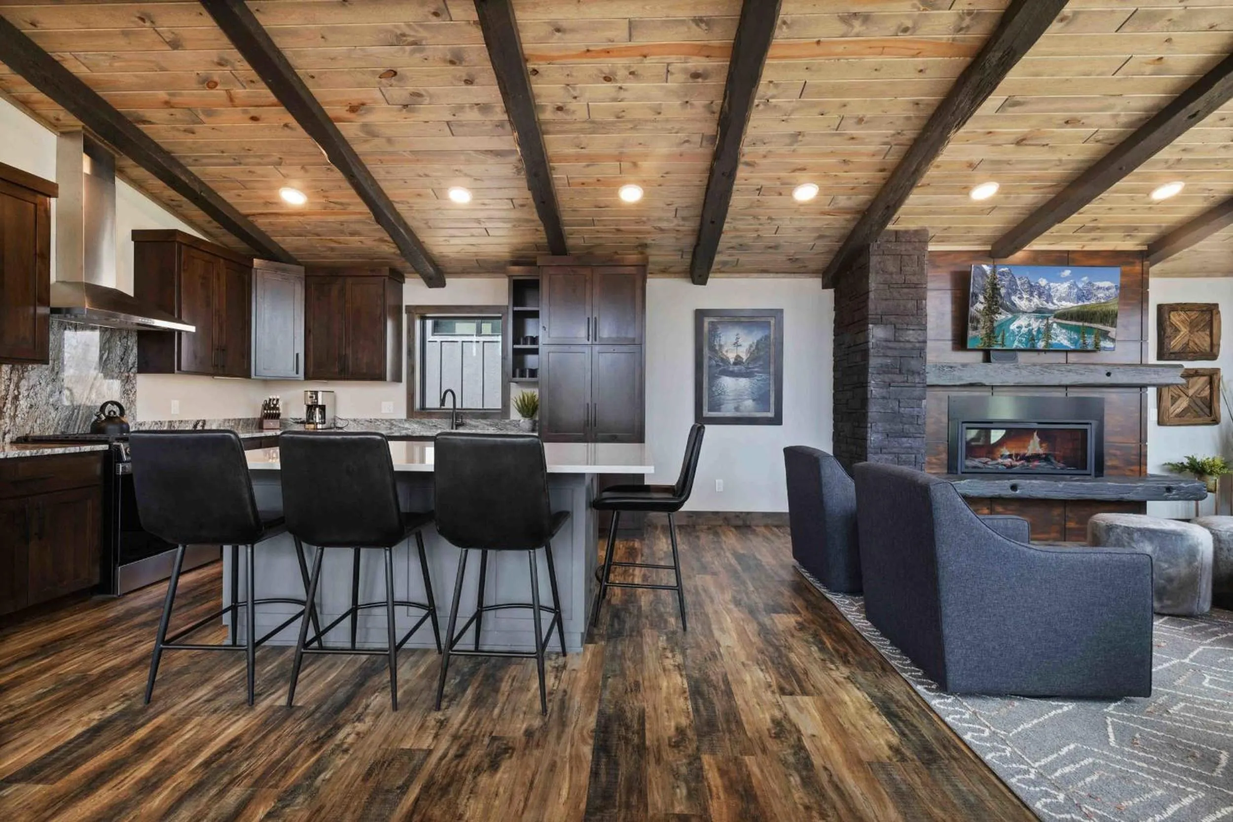 Kitchen or kitchenette in Quarterdeck Resort