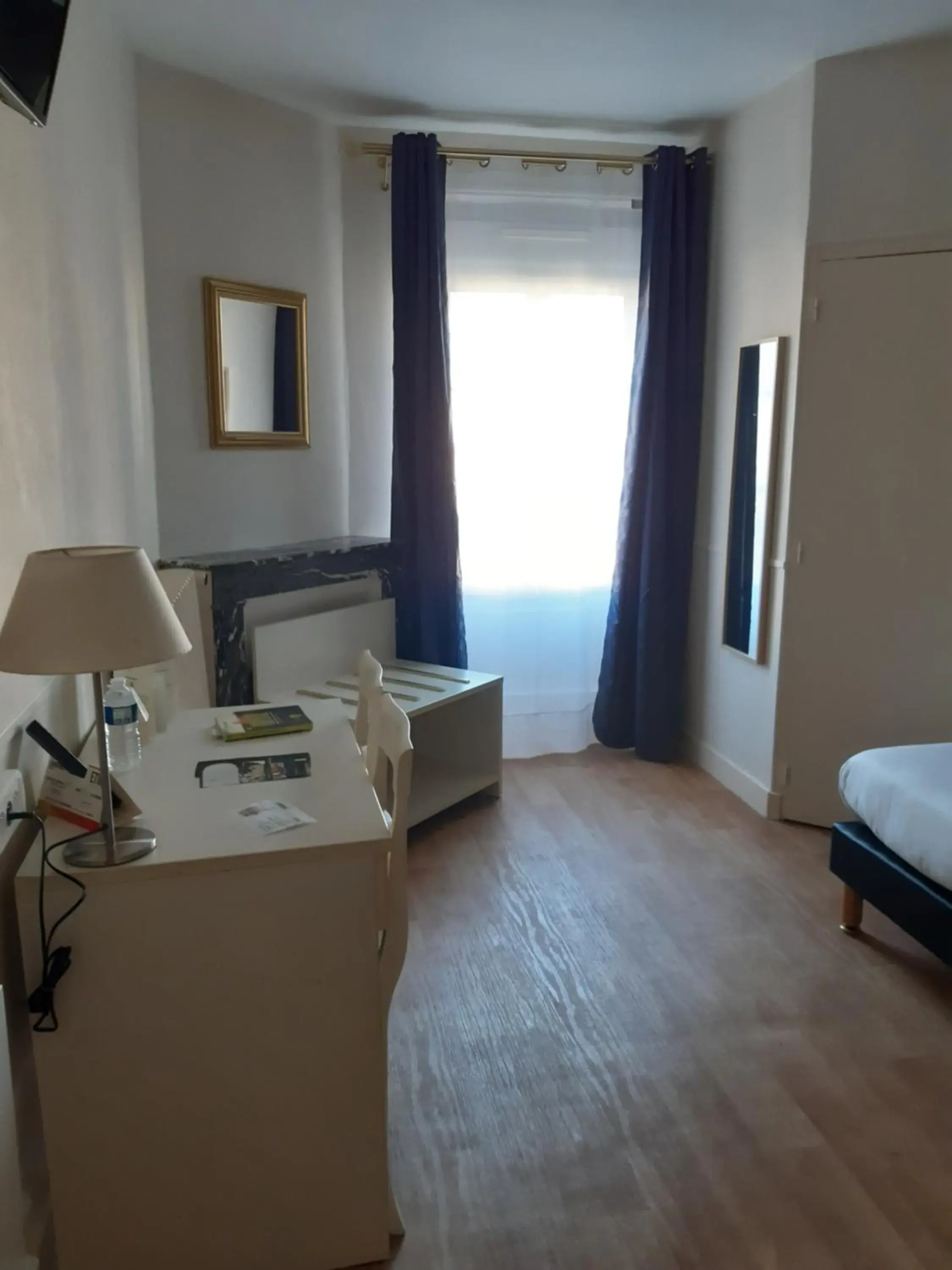 Quadruple Room in Logis Hostellerie Du Cheval Blanc Quadruple Room in Logis Hostellerie Du Cheval Blanc