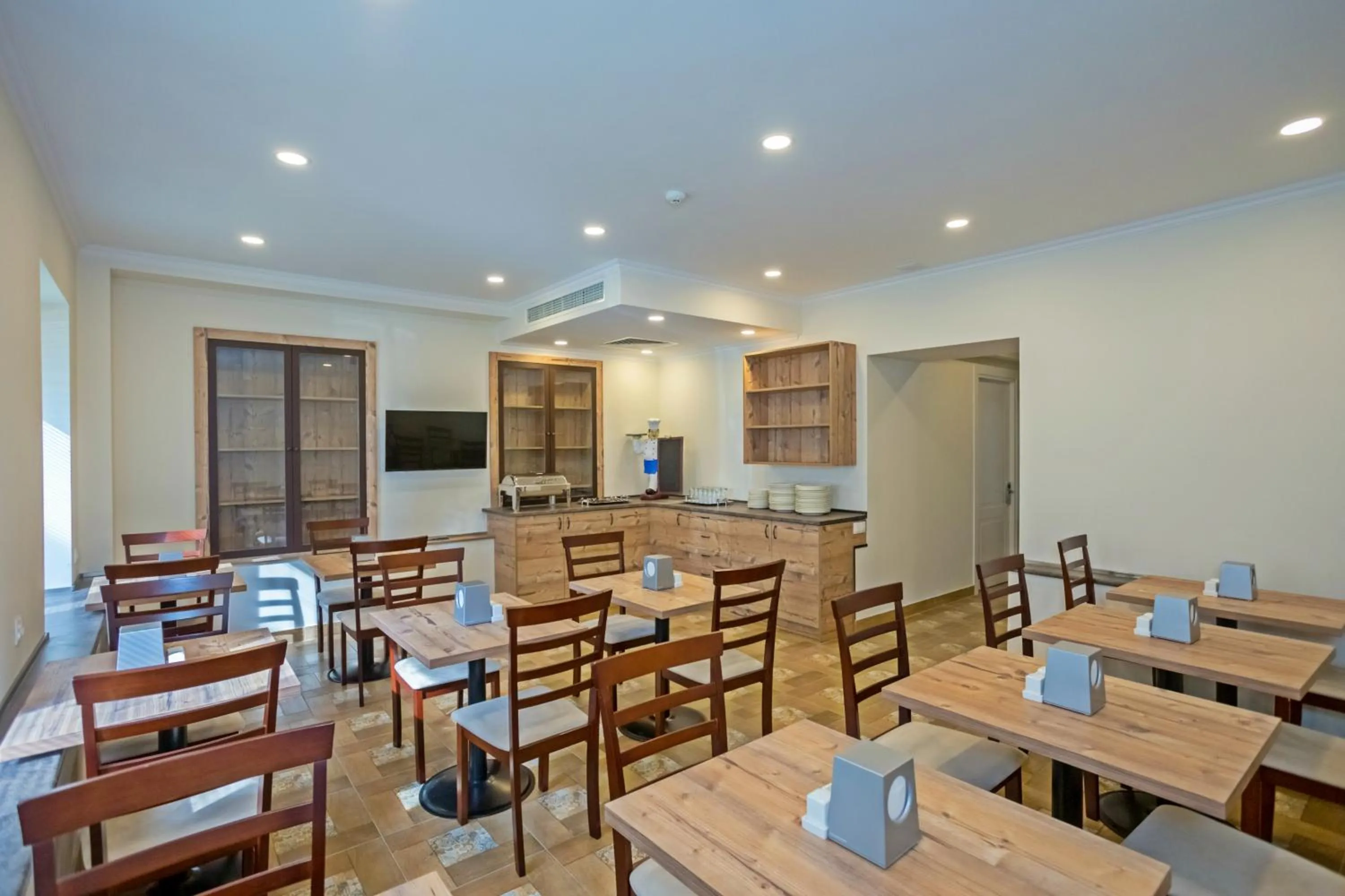 Communal lounge/ TV room in Hotel Genio