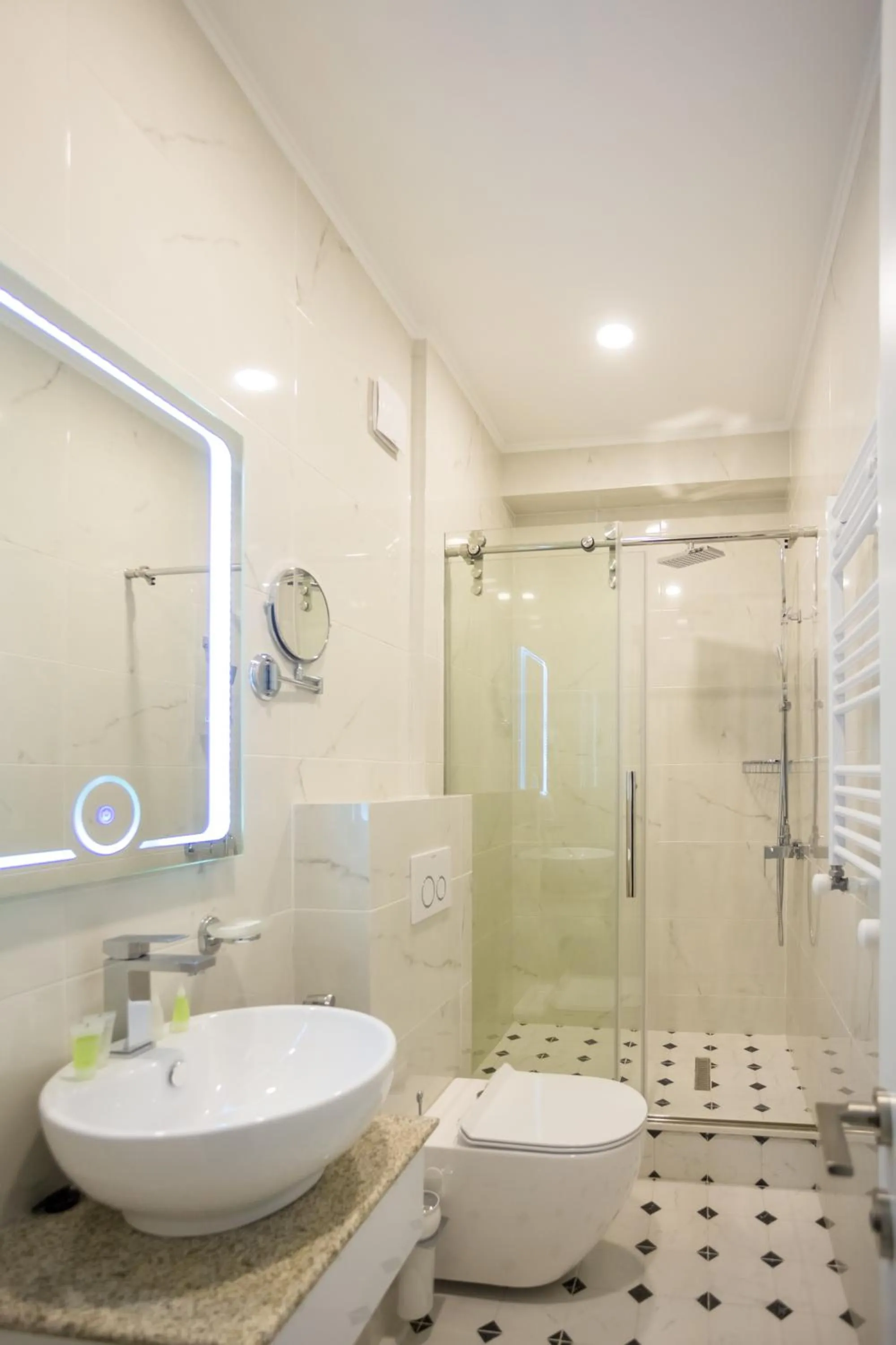 Shower in Hotel Genio