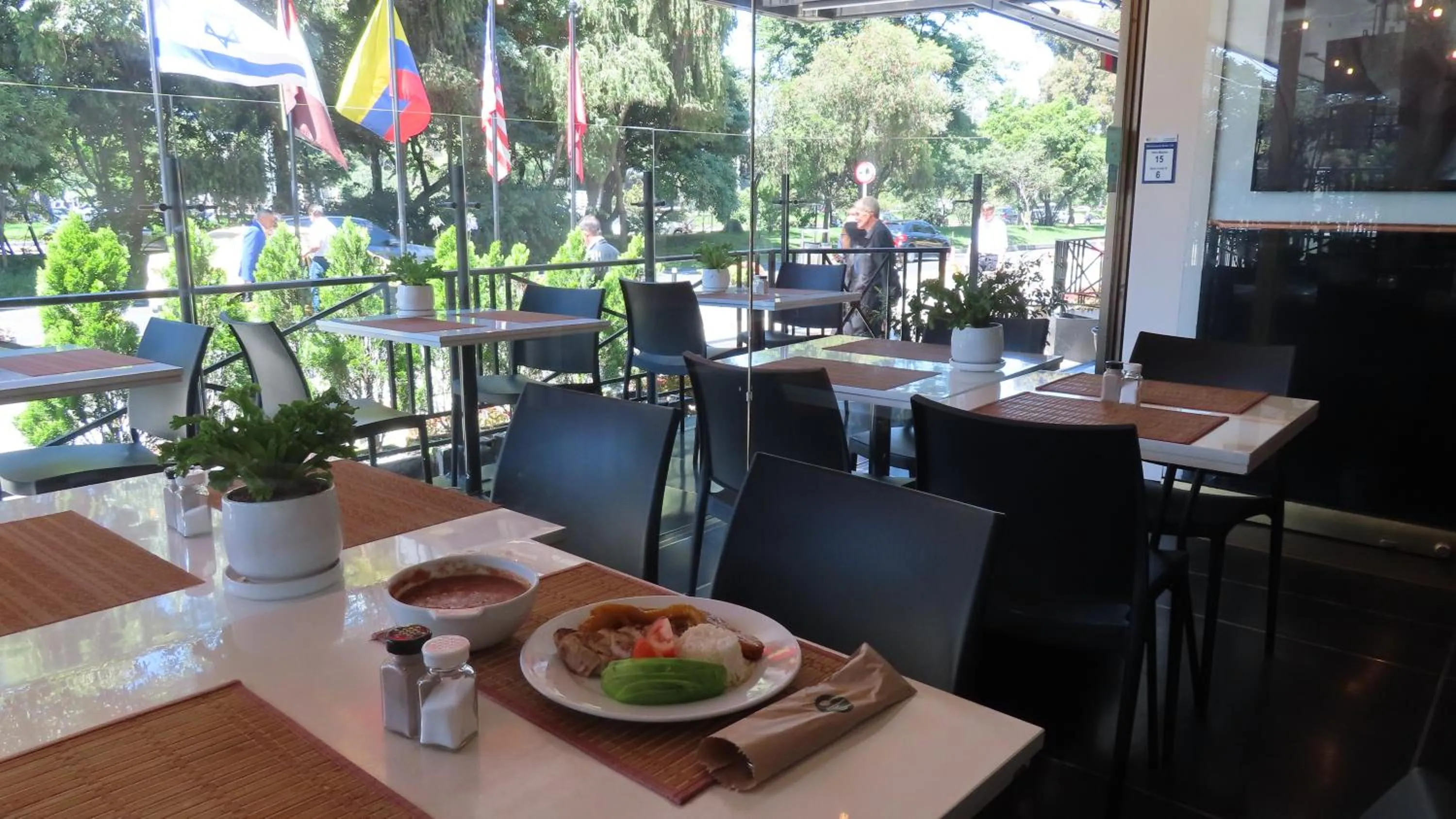 Restaurant/places to eat in Lancaster House