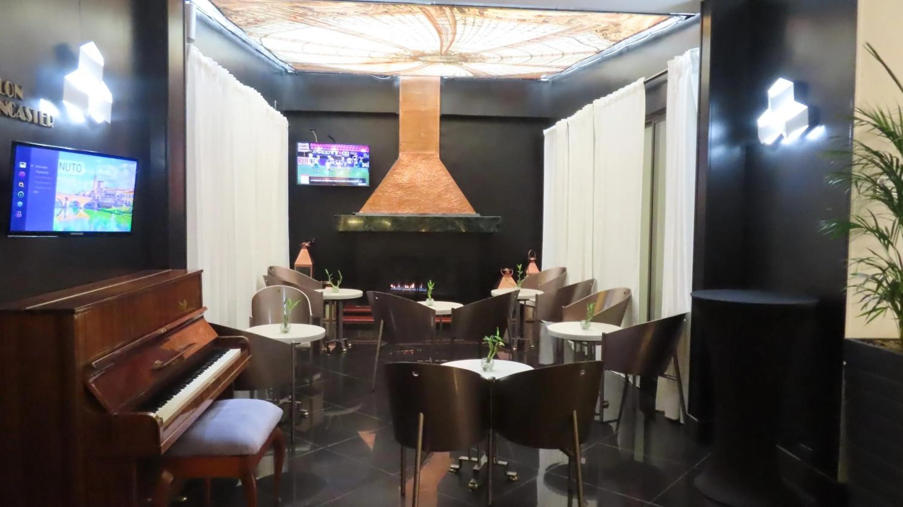 Lounge or bar in Lancaster House