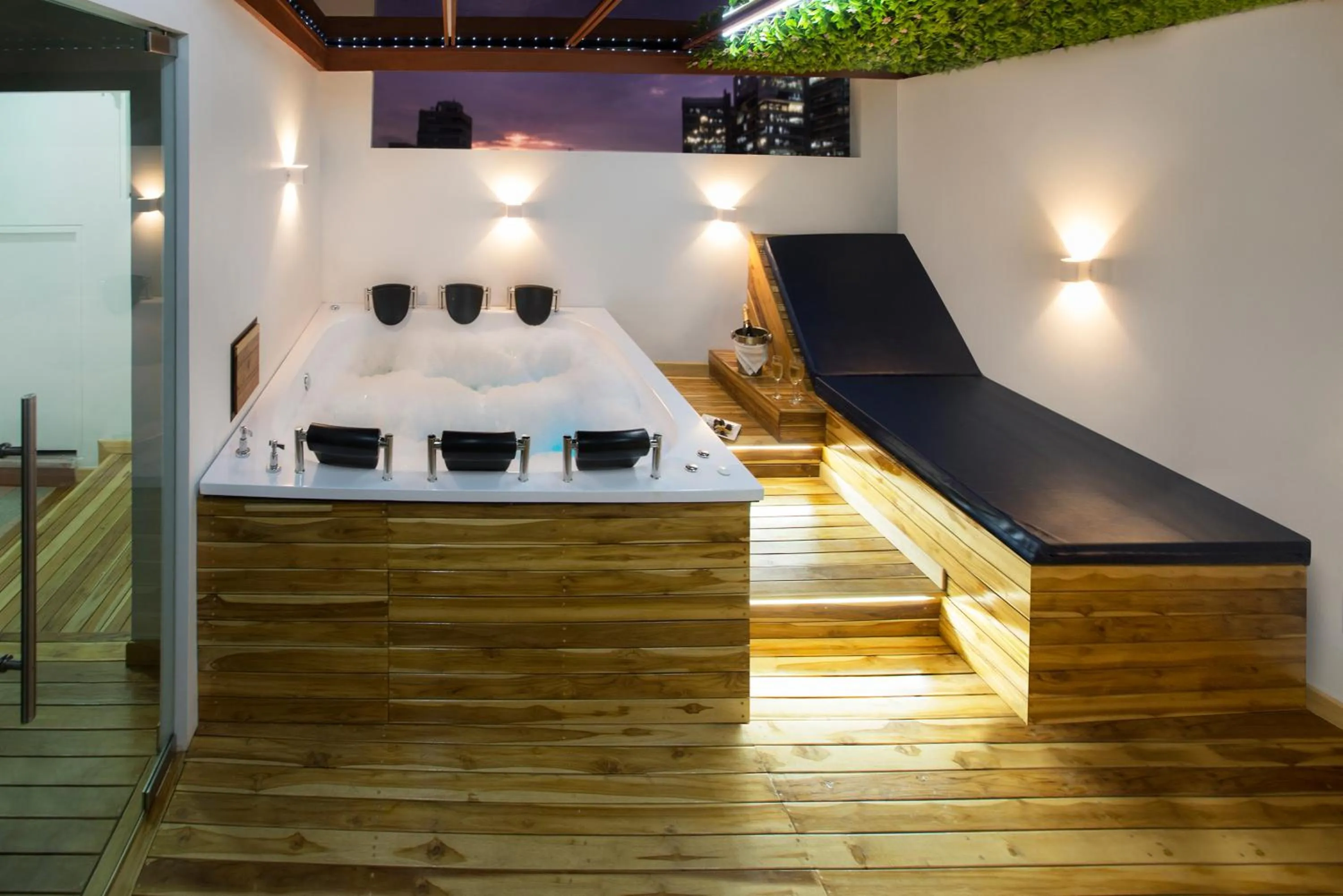 Hot Tub, Bed in Lancaster House