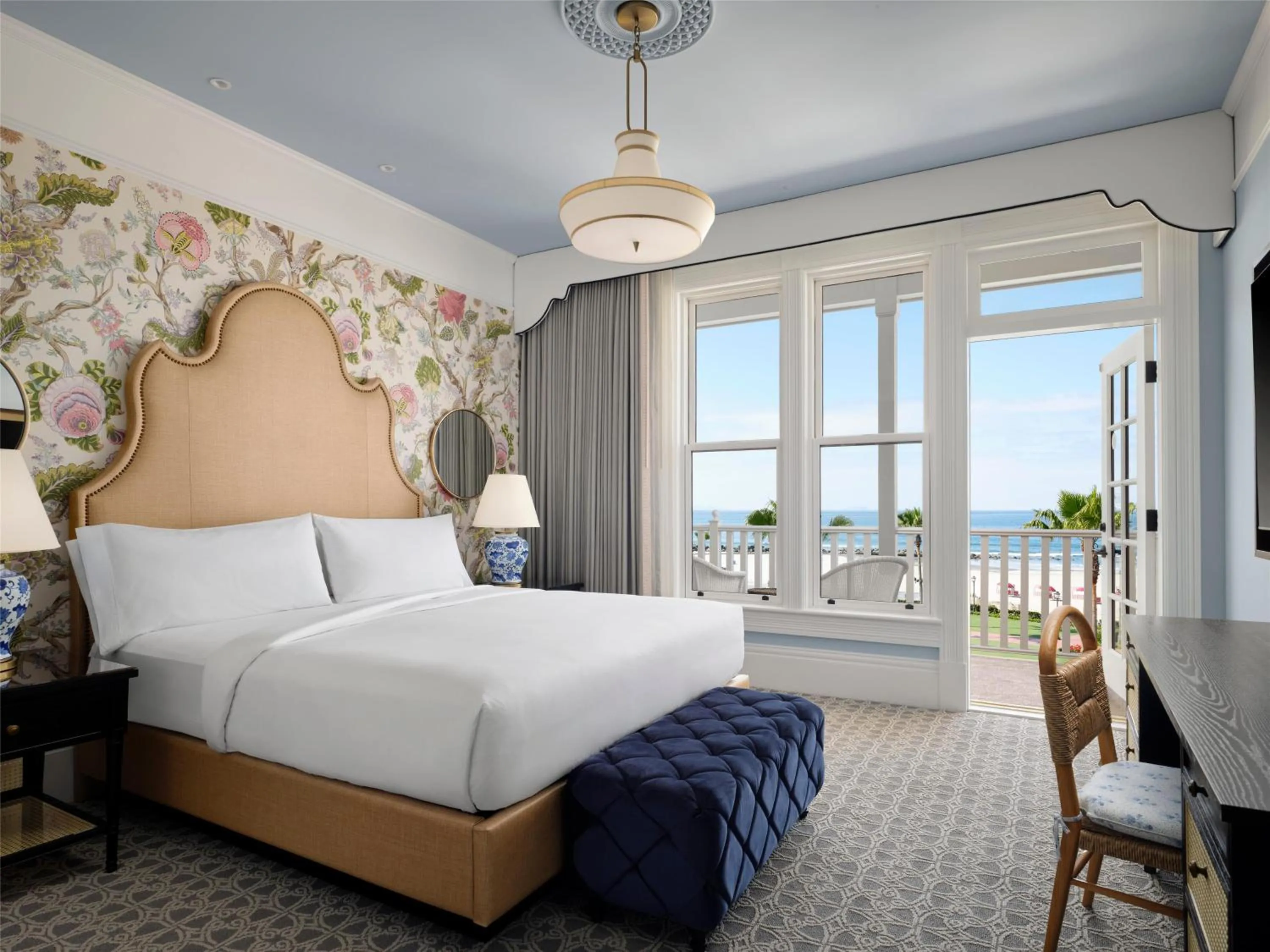 Bedroom, Bed in Hotel del Coronado, Curio Collection by Hilton