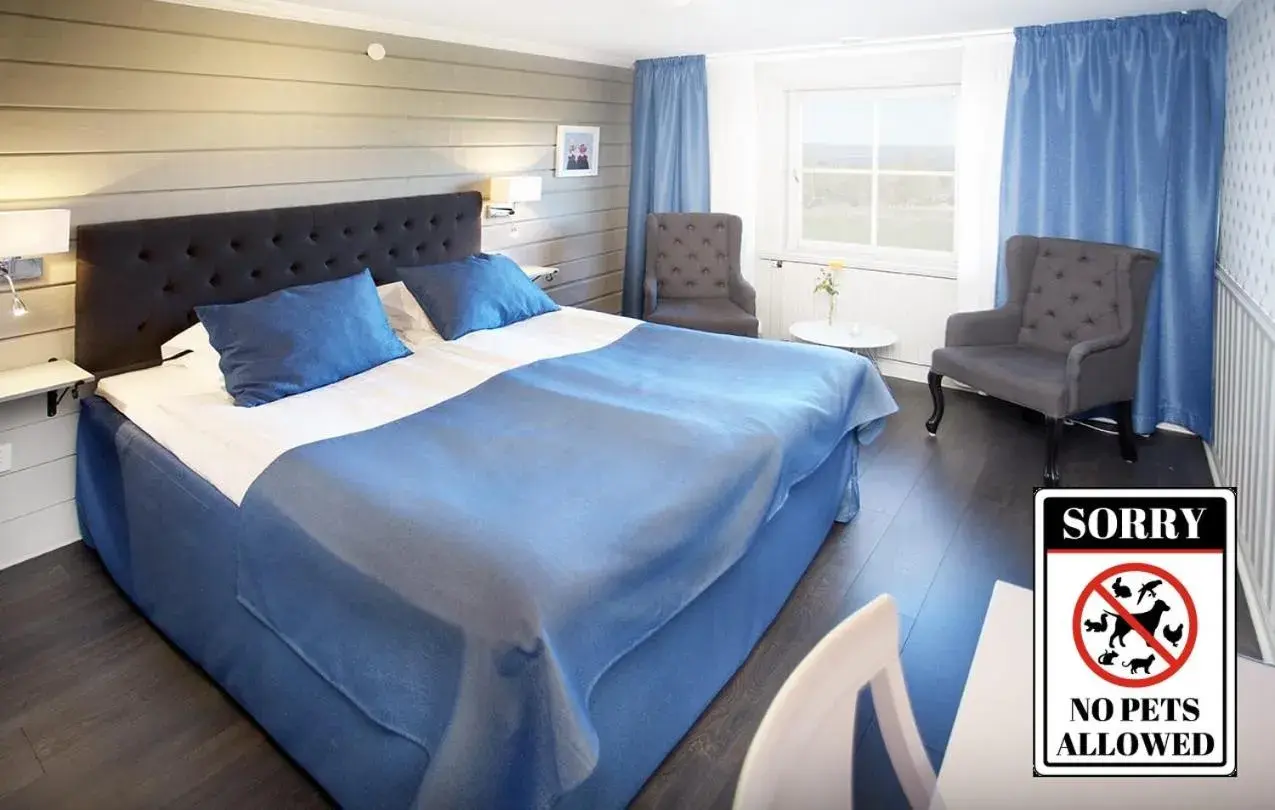 Double Room with Lake View in Tällbergsgårdens Hotell Double Room with Lake View in Tällbergsgårdens Hotell