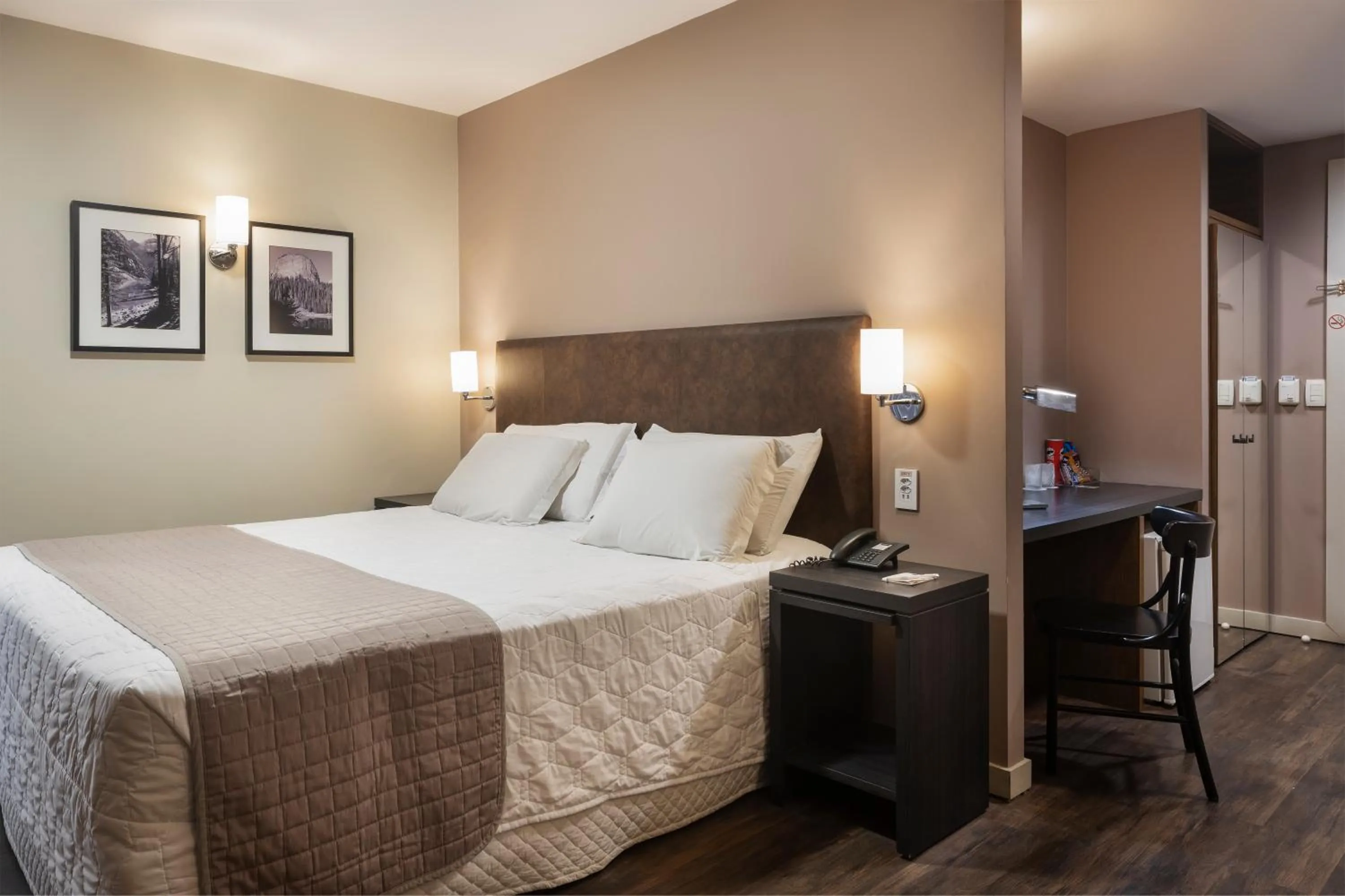 Photo of the whole room, Bed in Porto da Ilha Hotel