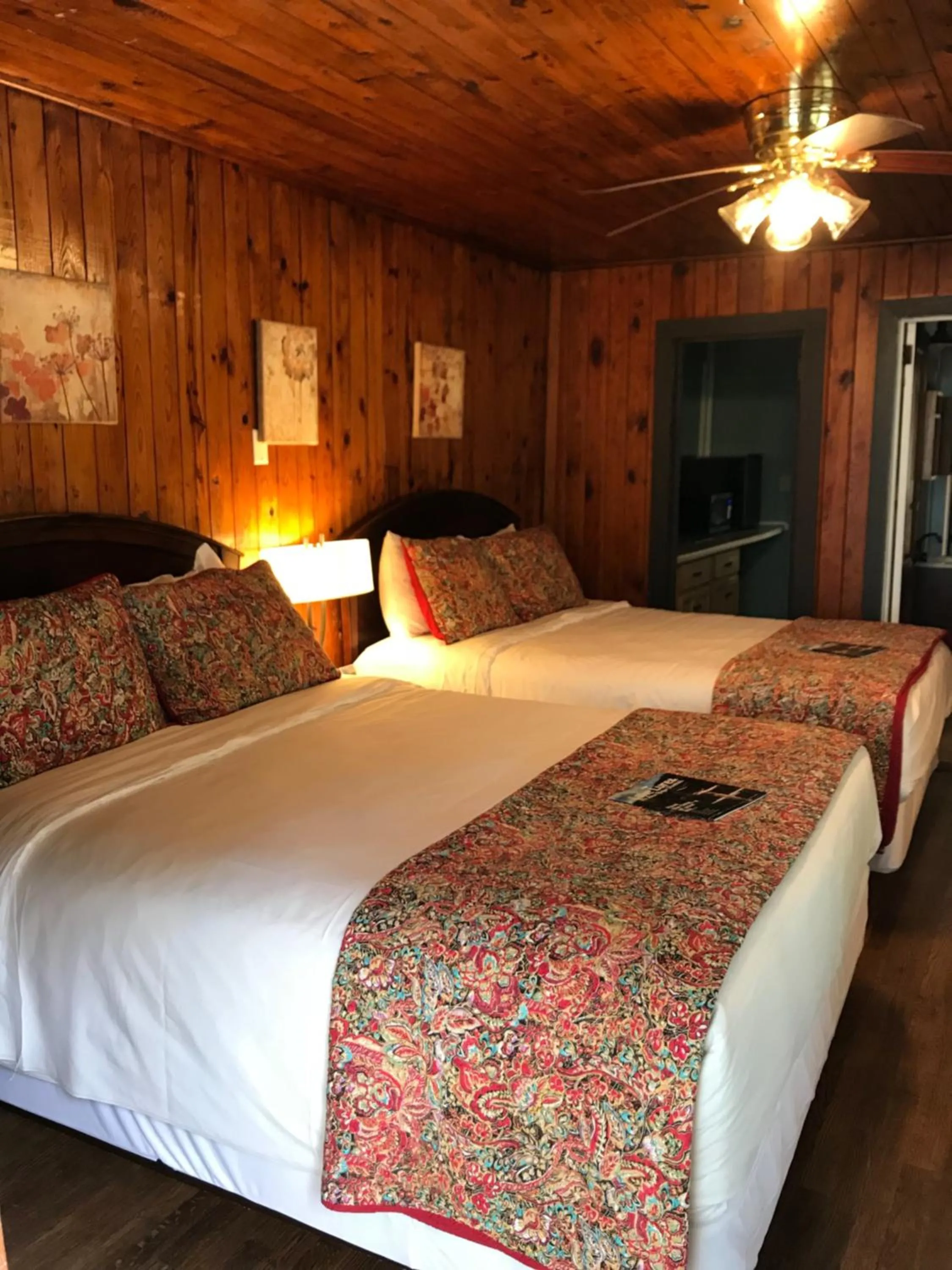 Bedroom, Bed in Riverside Lodge at Chimney Rock