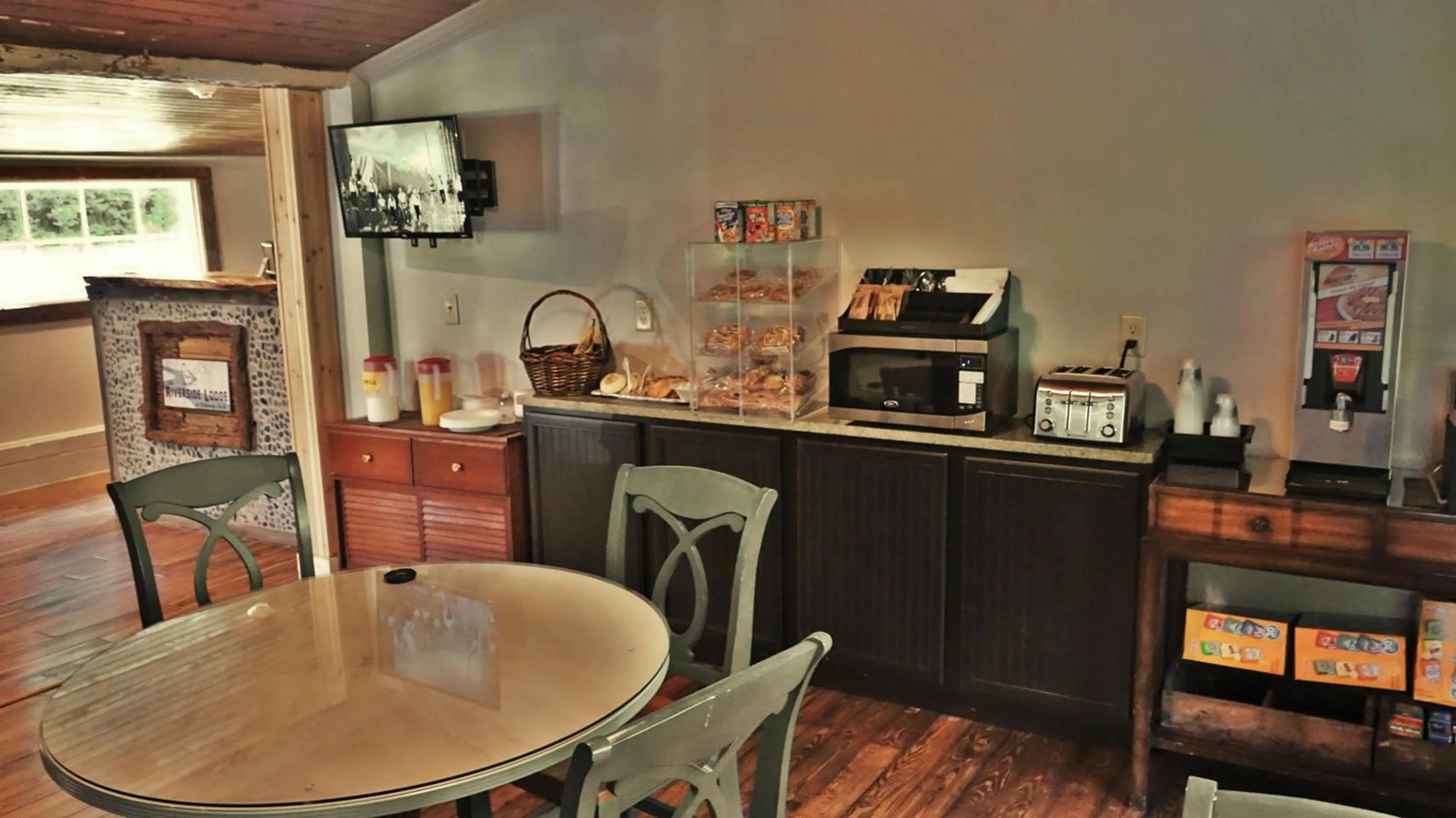 Dining area in Riverside Lodge at Chimney Rock