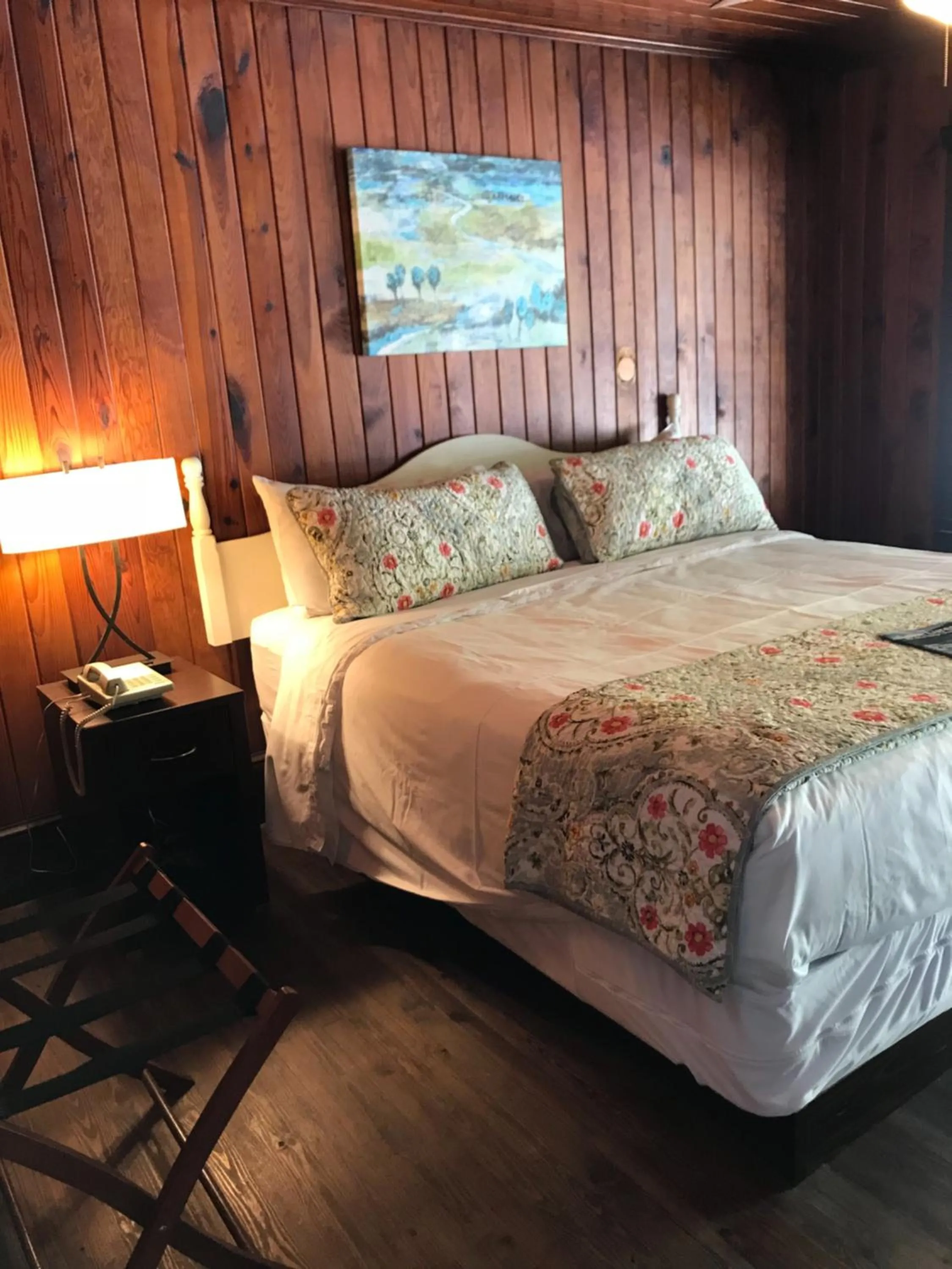 Bedroom, Bed in Riverside Lodge at Chimney Rock