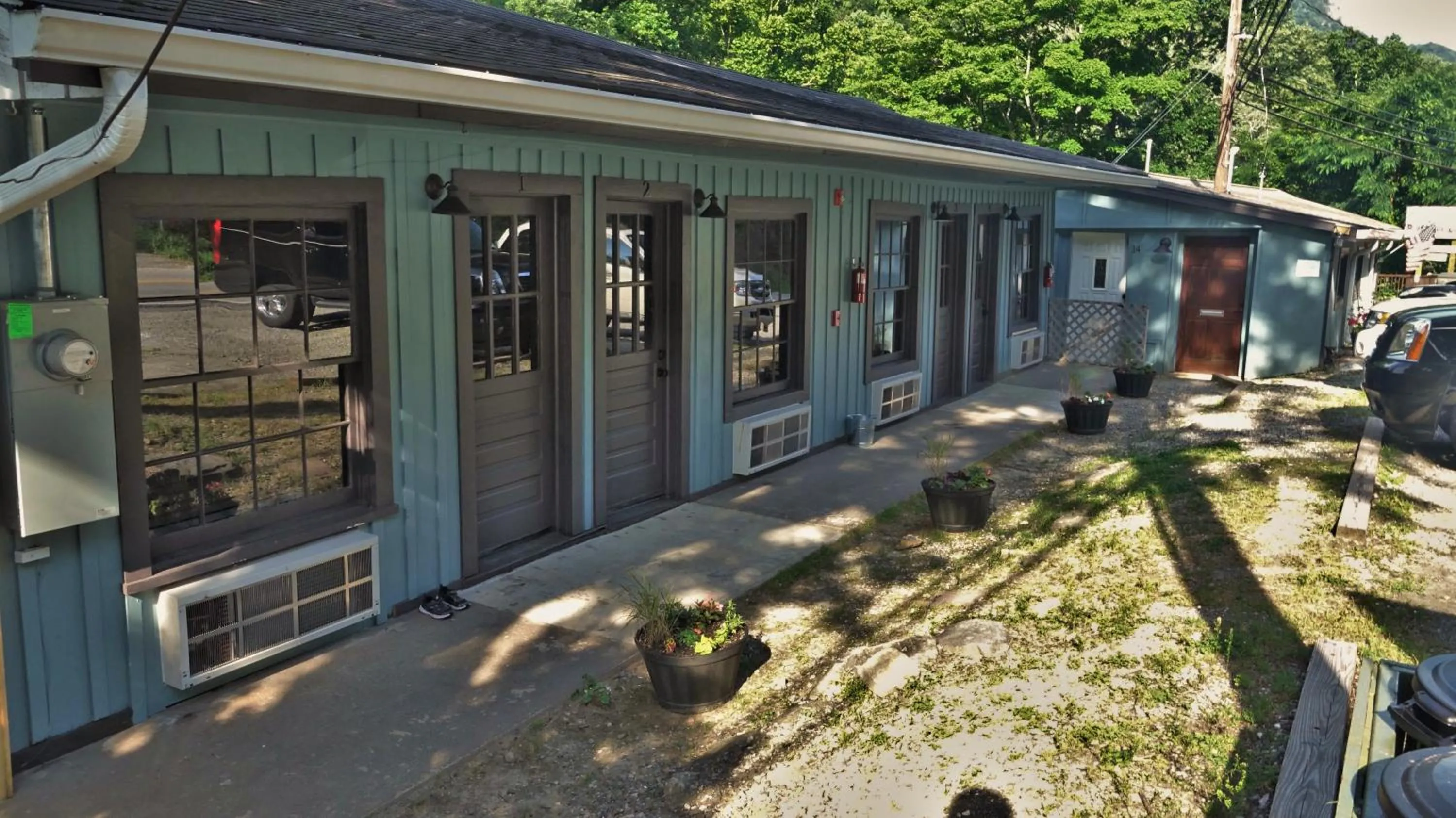 Facade/entrance in Riverside Lodge at Chimney Rock