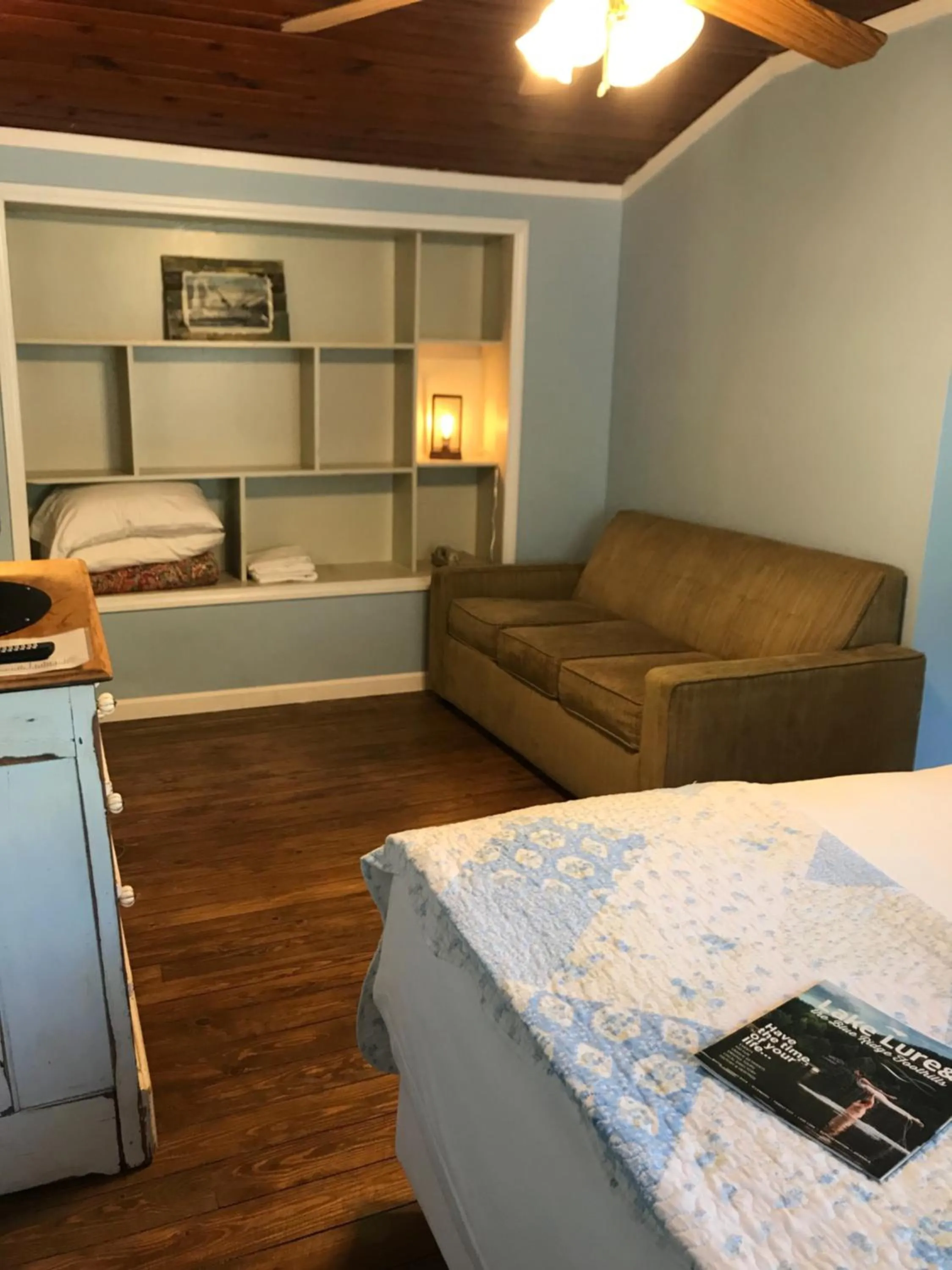 Bed in Riverside Lodge at Chimney Rock