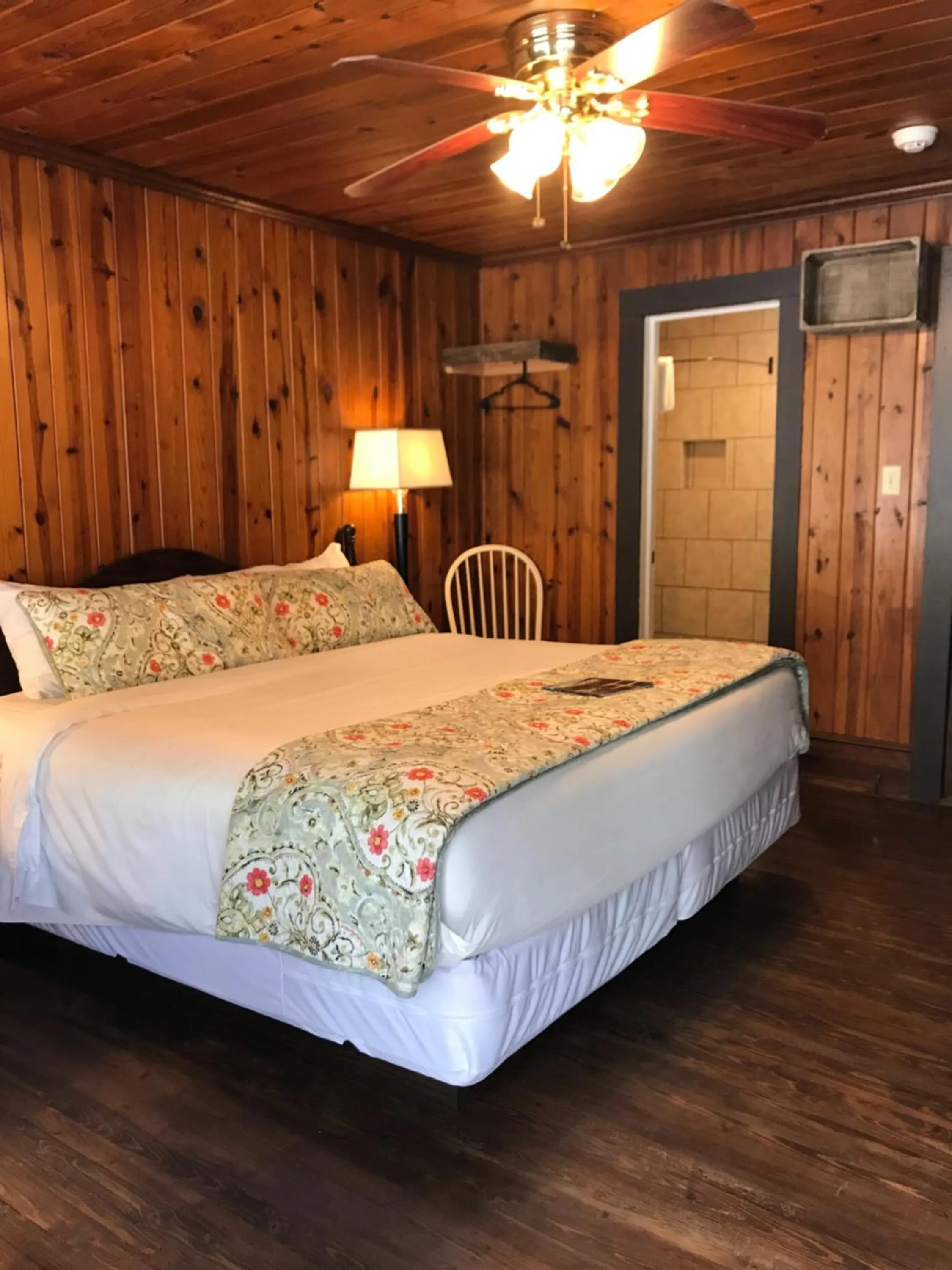 Bedroom, Bed in Riverside Lodge at Chimney Rock
