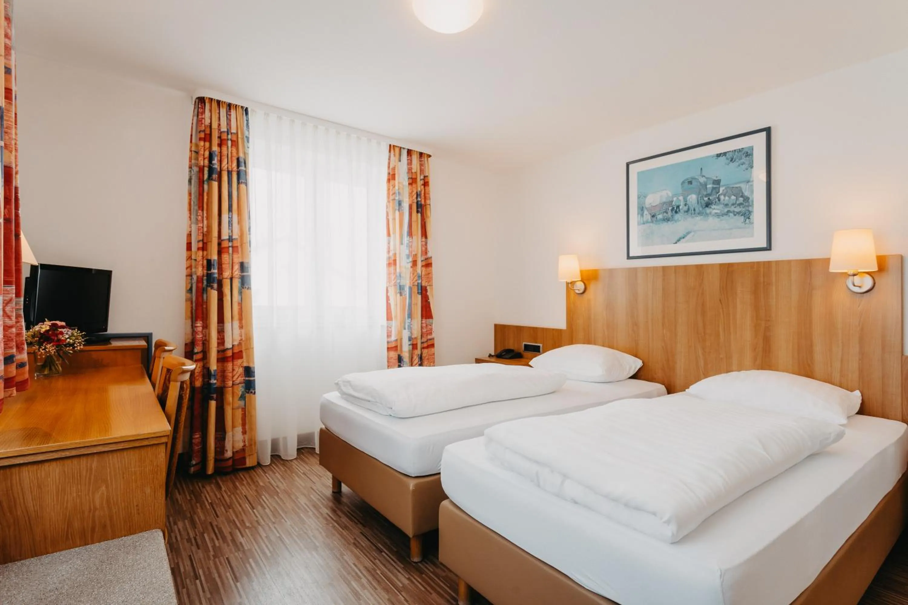 Photo of the whole room, Bed in Hirschenwirt