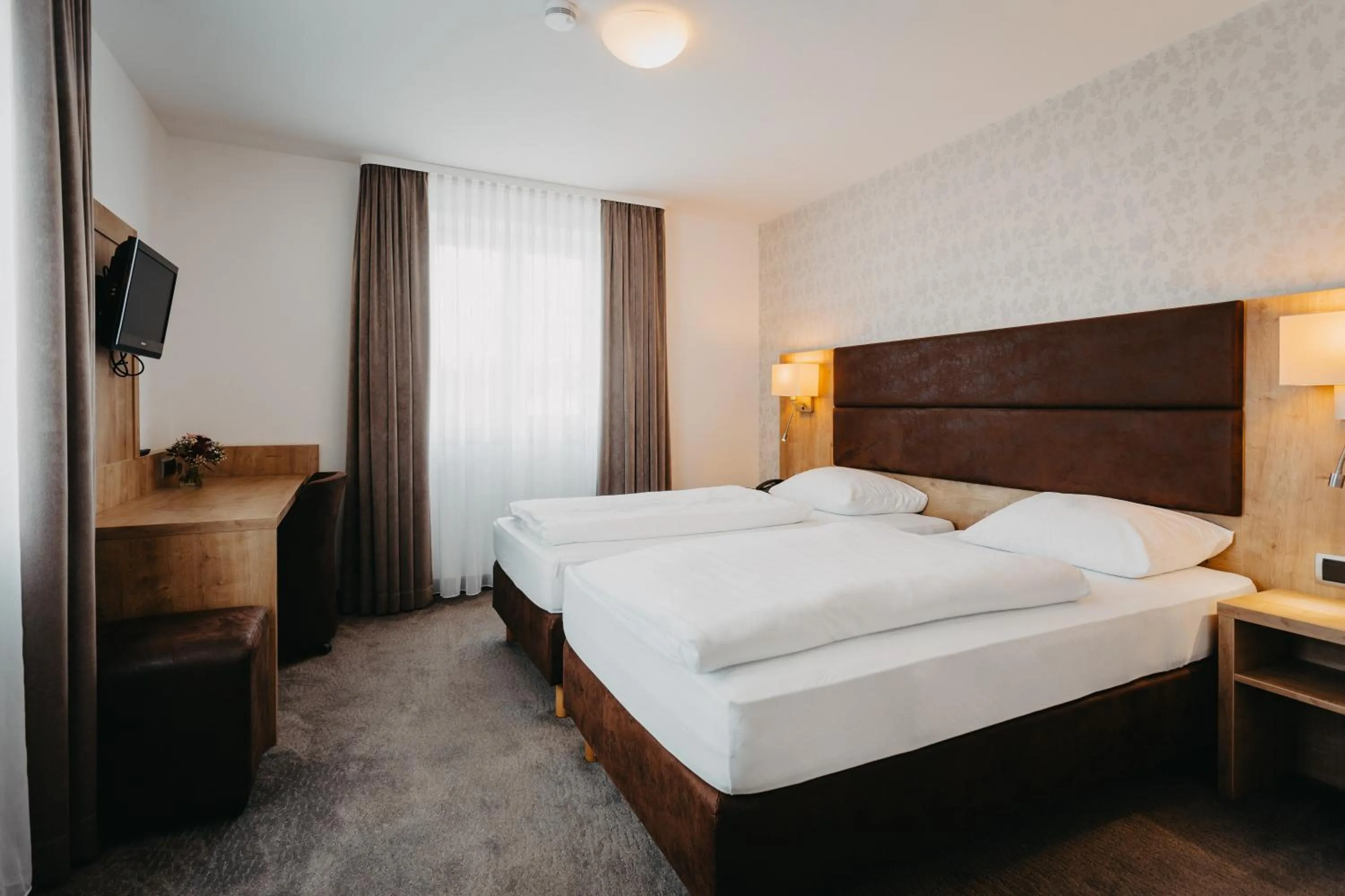 Photo of the whole room, Bed in Hirschenwirt