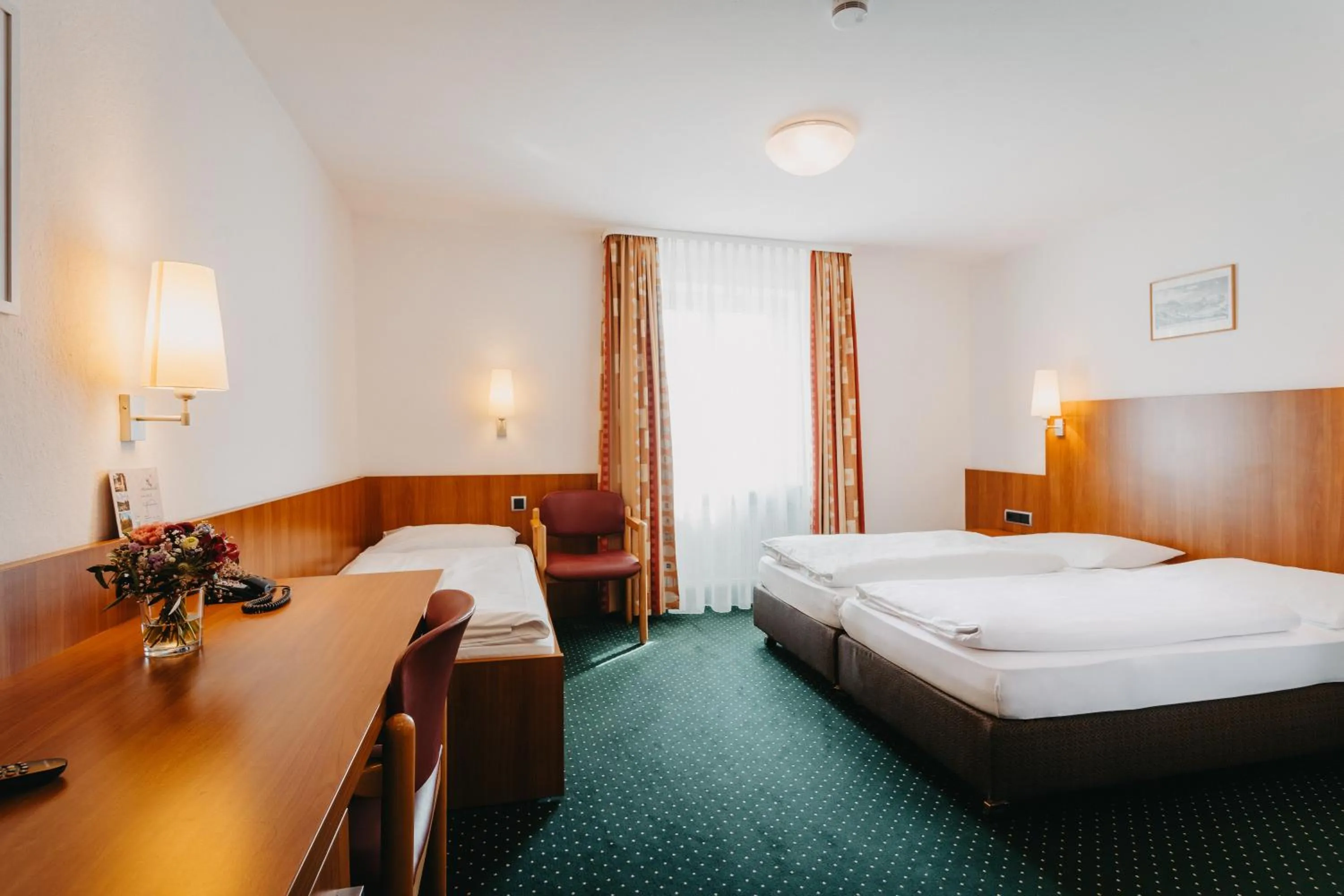 Photo of the whole room, Bed in Hirschenwirt