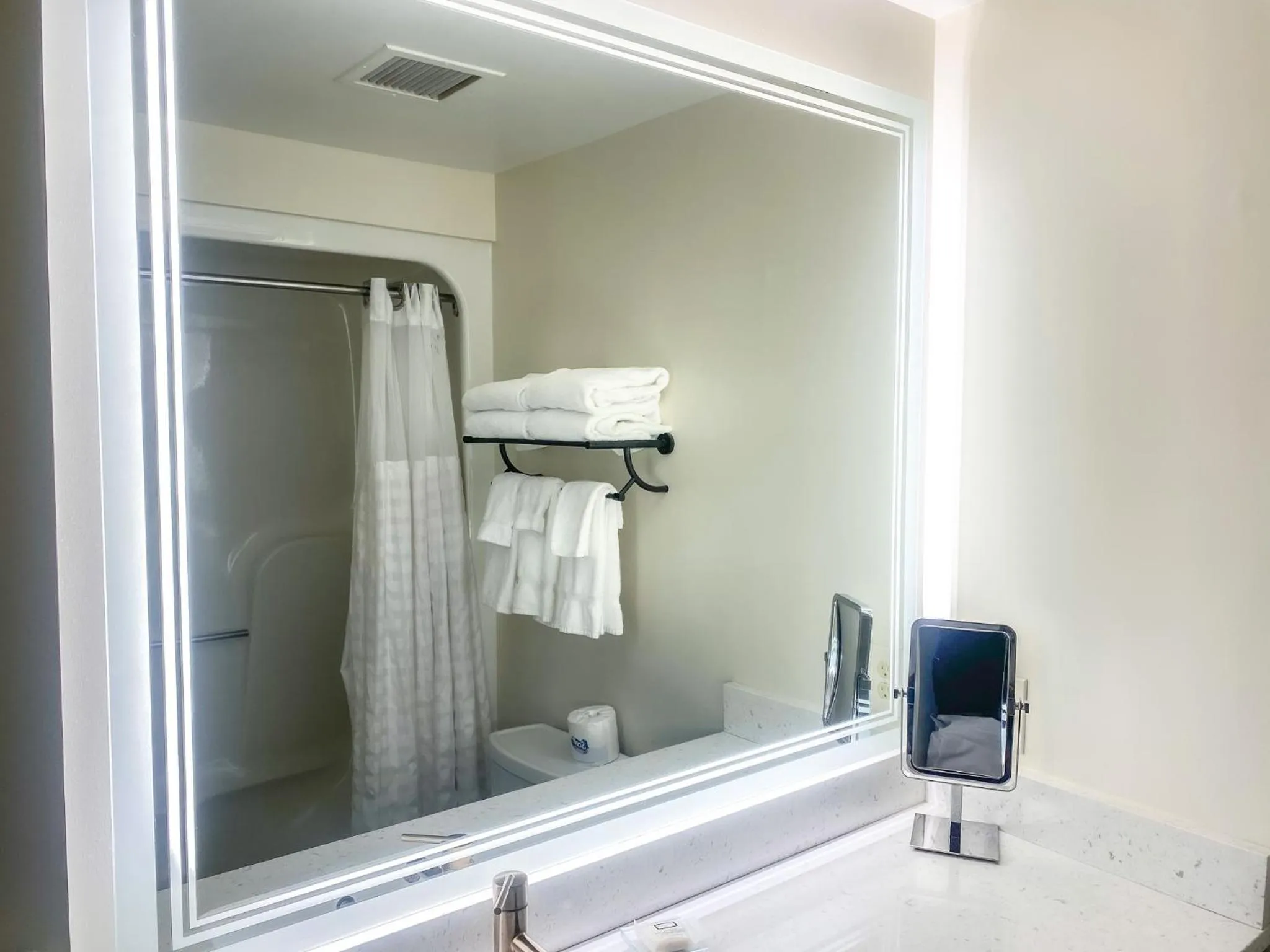 Shower in Hotel 1620 Plymouth Harbor